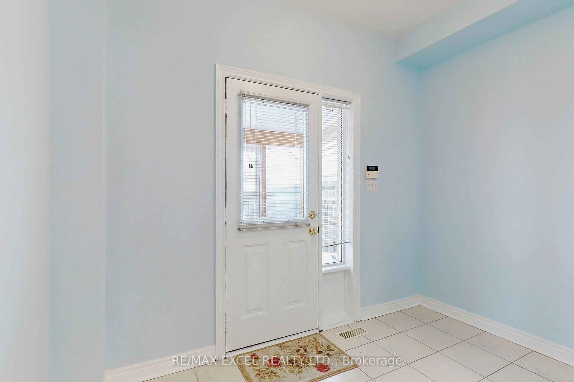 Photo 18 of 24 John Gary Drive, Markham, Village Green-South Unionville — HOMEH