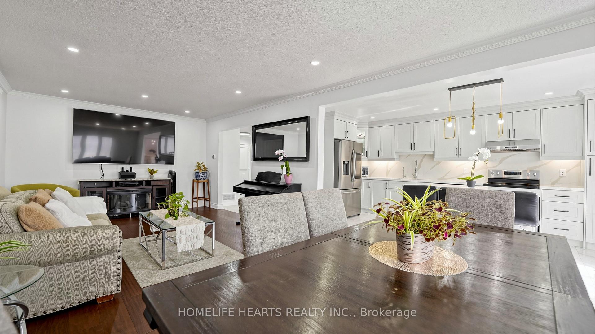 Photo 8 of 30 Shepton Way, Scarborough, Steeles — HOMEH