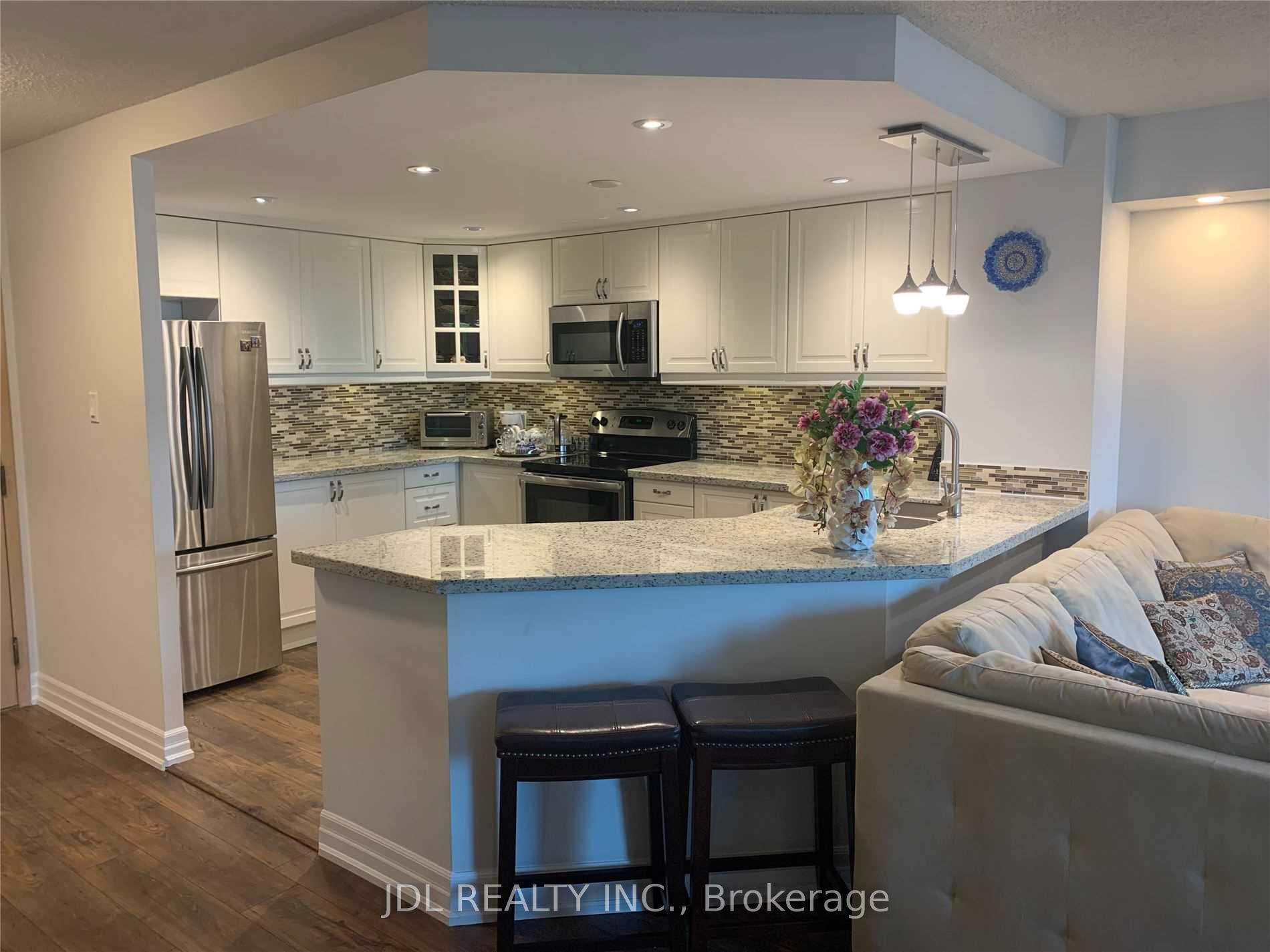 Photo 3 of Unit 811, 7805 Bayview Avenue, Markham, Aileen-Willowbrook — HOMEH