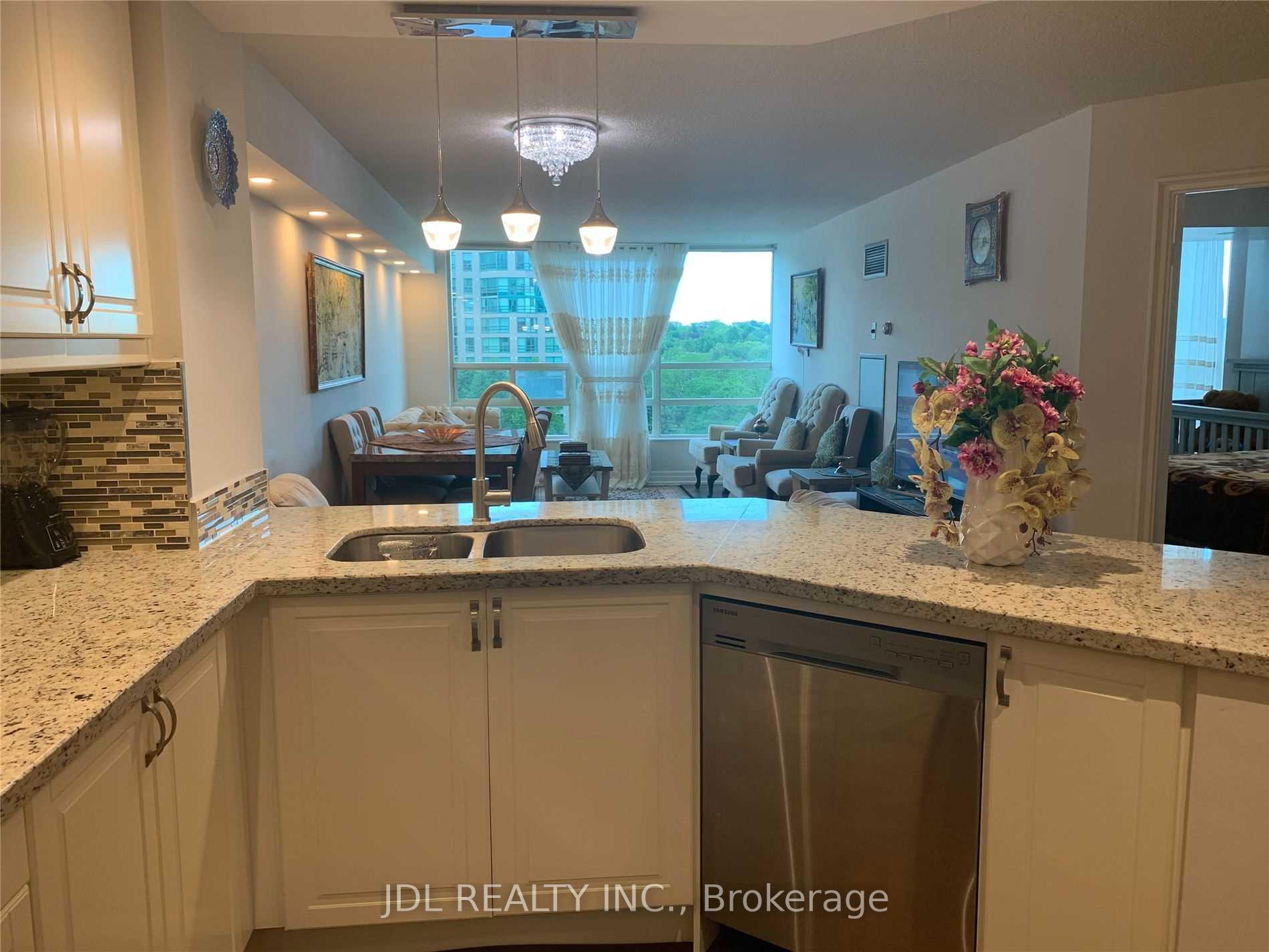 Photo 4 of Unit 811, 7805 Bayview Avenue, Markham, Aileen-Willowbrook — HOMEH
