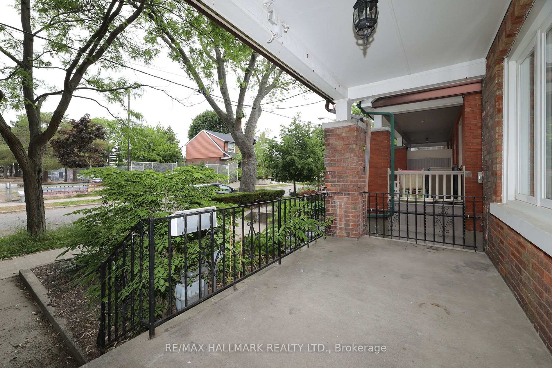 Photo 3 of 259 Wolverleigh Boulevard, Toronto, Danforth — HOMEH