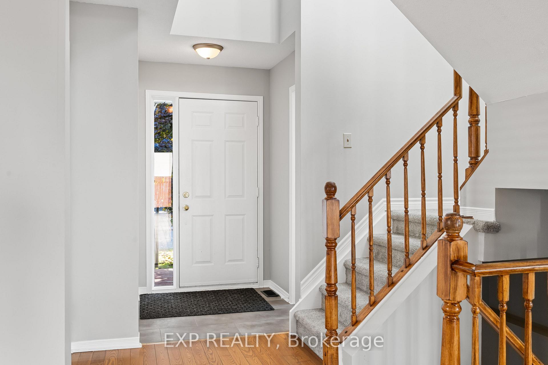Photo 3 of 32 Peacock Crescent, Ottawa, Barrhaven - Cedargrove/Fraserdale — HOMEH