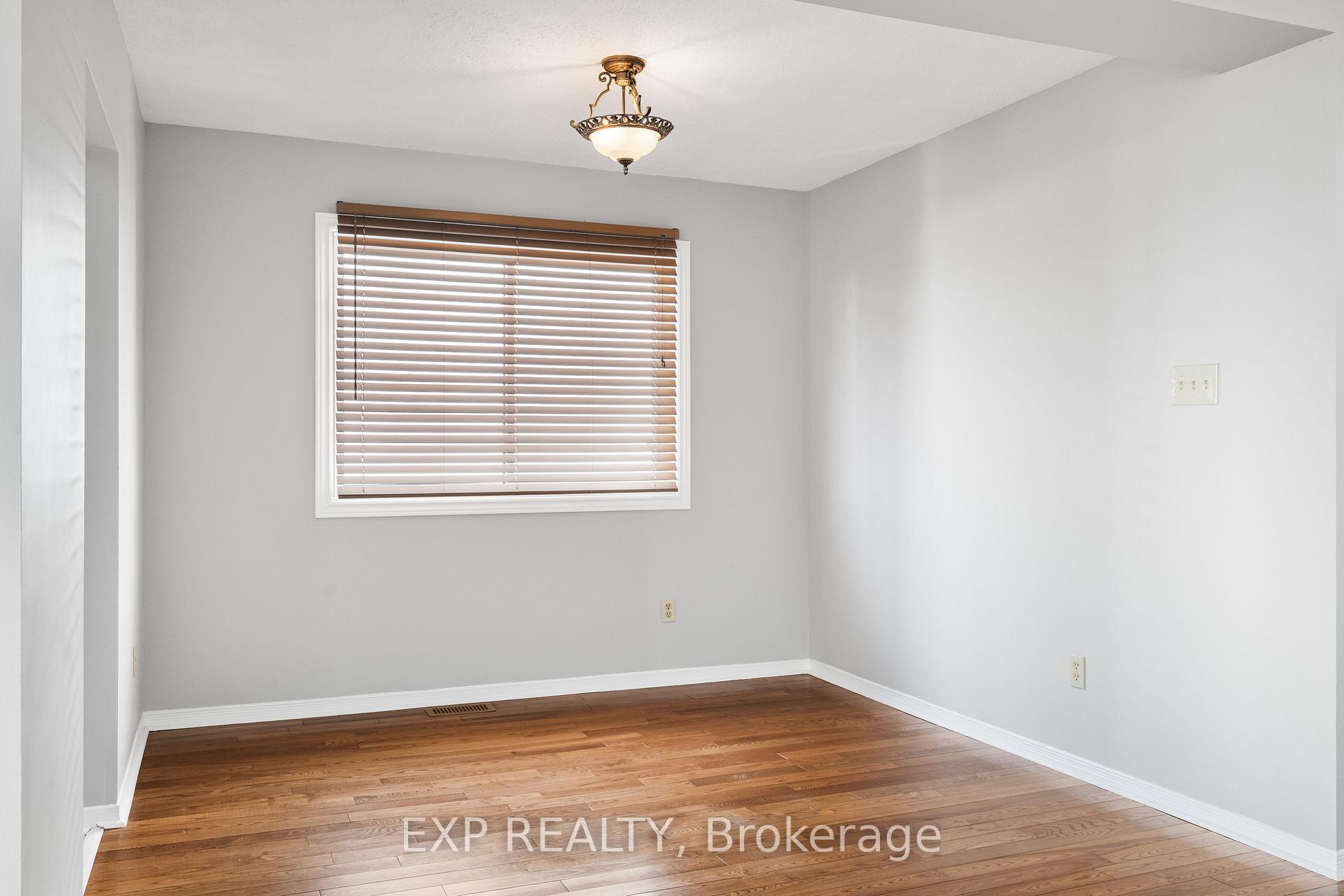 Photo 9 of 32 Peacock Crescent, Ottawa, Barrhaven - Cedargrove/Fraserdale — HOMEH