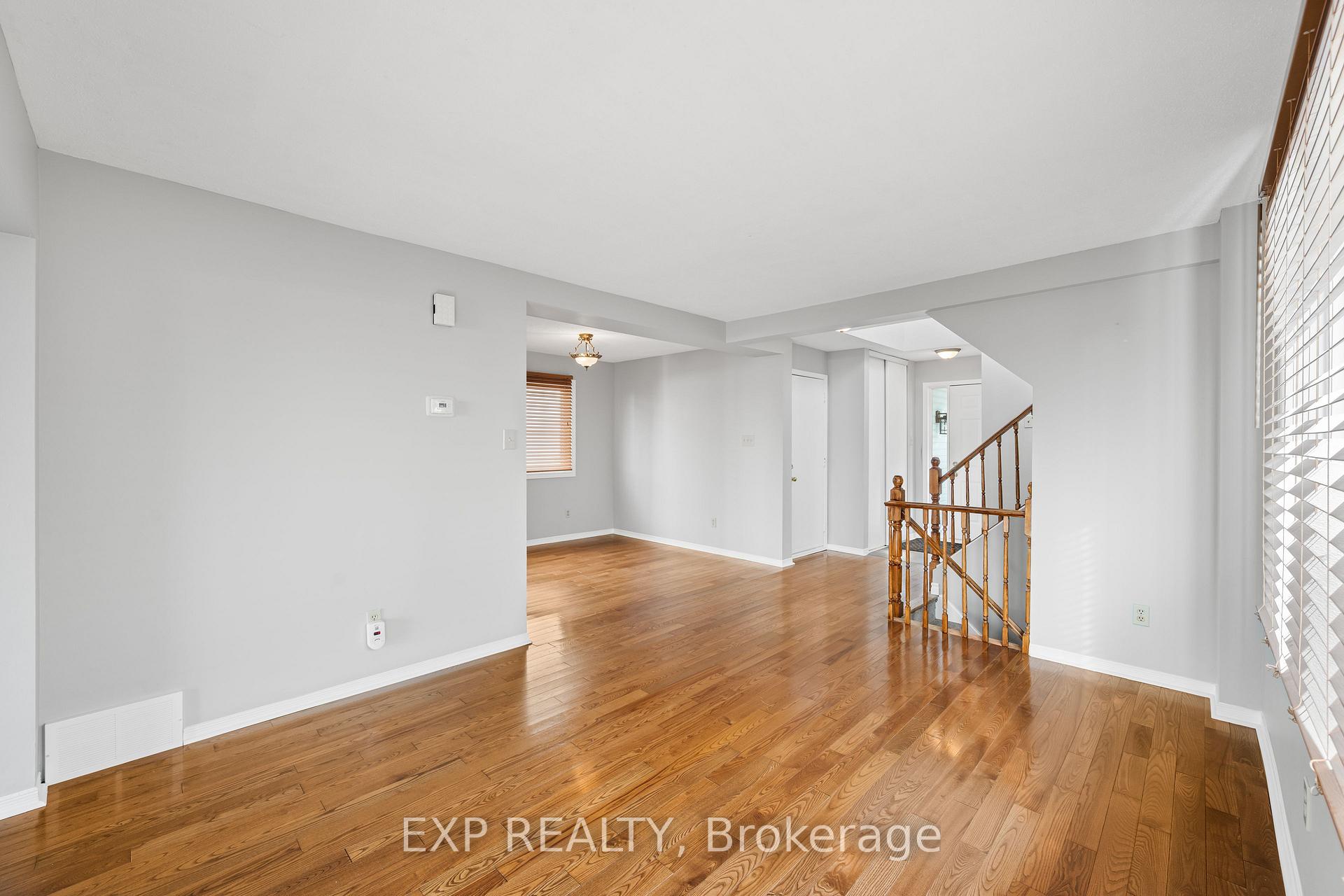 Photo 10 of 32 Peacock Crescent, Ottawa, Barrhaven - Cedargrove/Fraserdale — HOMEH