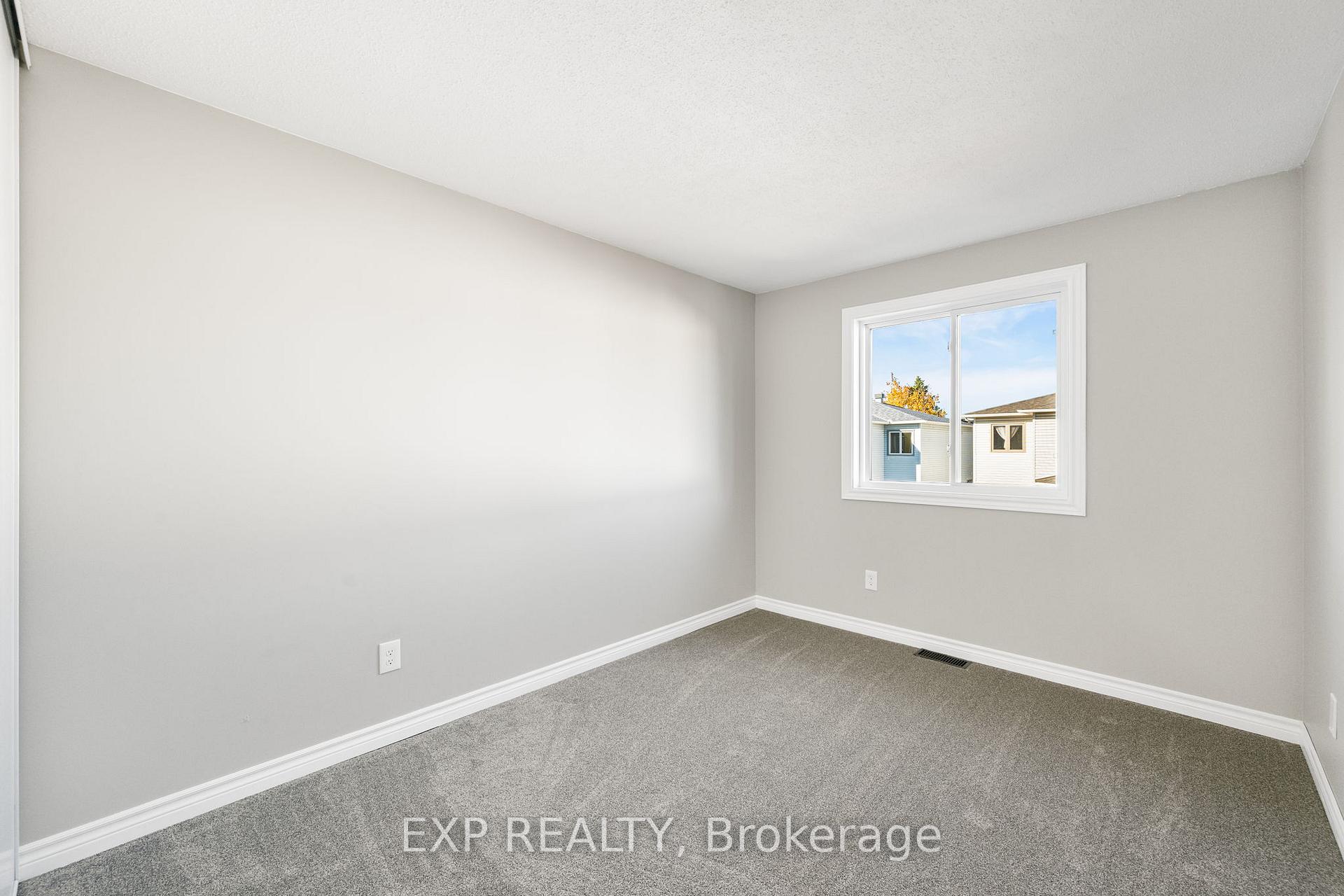 Photo 18 of 32 Peacock Crescent, Ottawa, Barrhaven - Cedargrove/Fraserdale — HOMEH