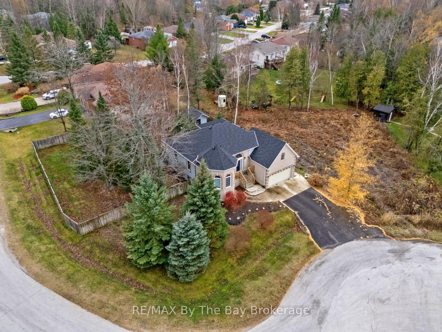 Photo 4 of 6 Deerrun Place, Wasaga Beach — HOMEH