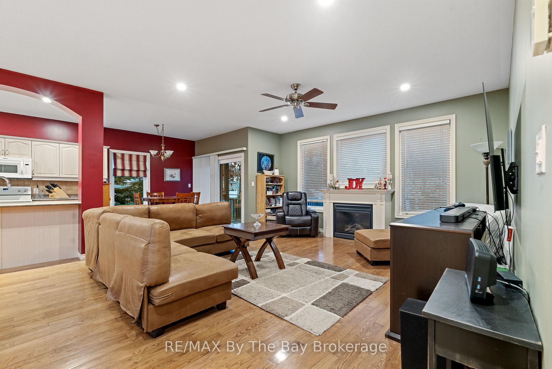 Photo 7 of 6 Deerrun Place, Wasaga Beach — HOMEH