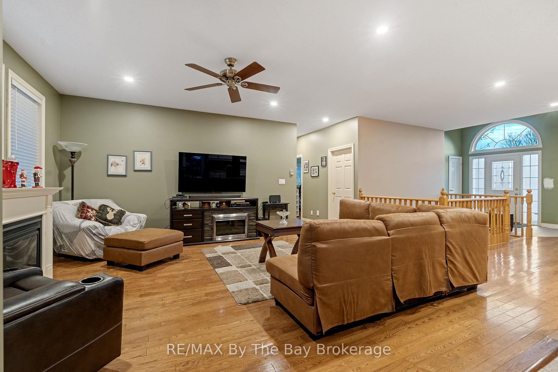 Photo 8 of 6 Deerrun Place, Wasaga Beach — HOMEH