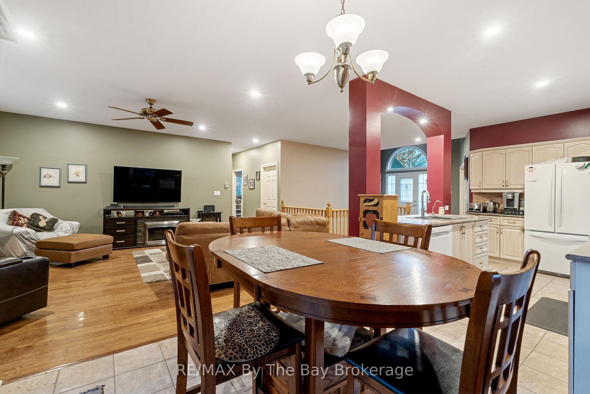 Photo 9 of 6 Deerrun Place, Wasaga Beach — HOMEH