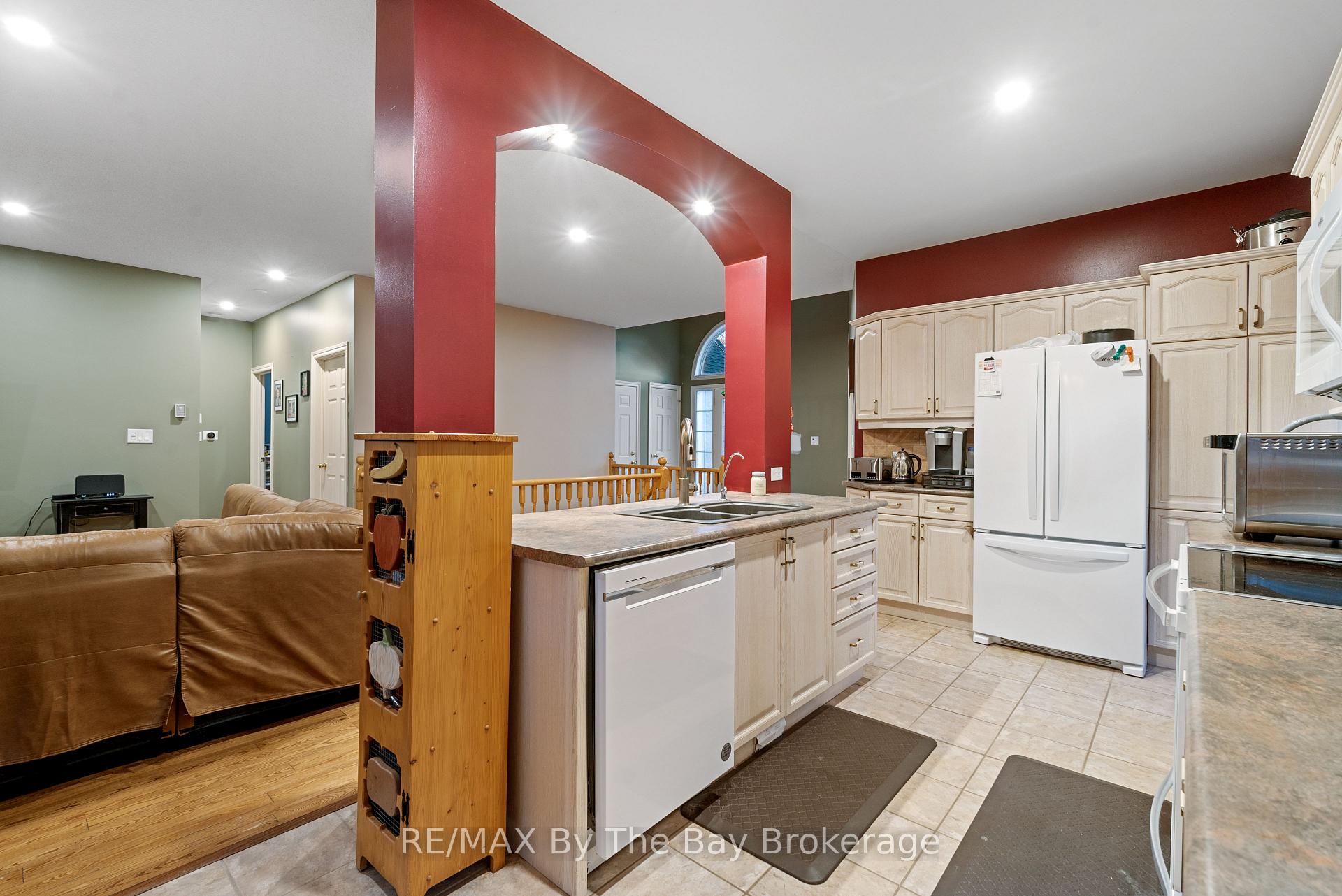 Photo 11 of 6 Deerrun Place, Wasaga Beach — HOMEH