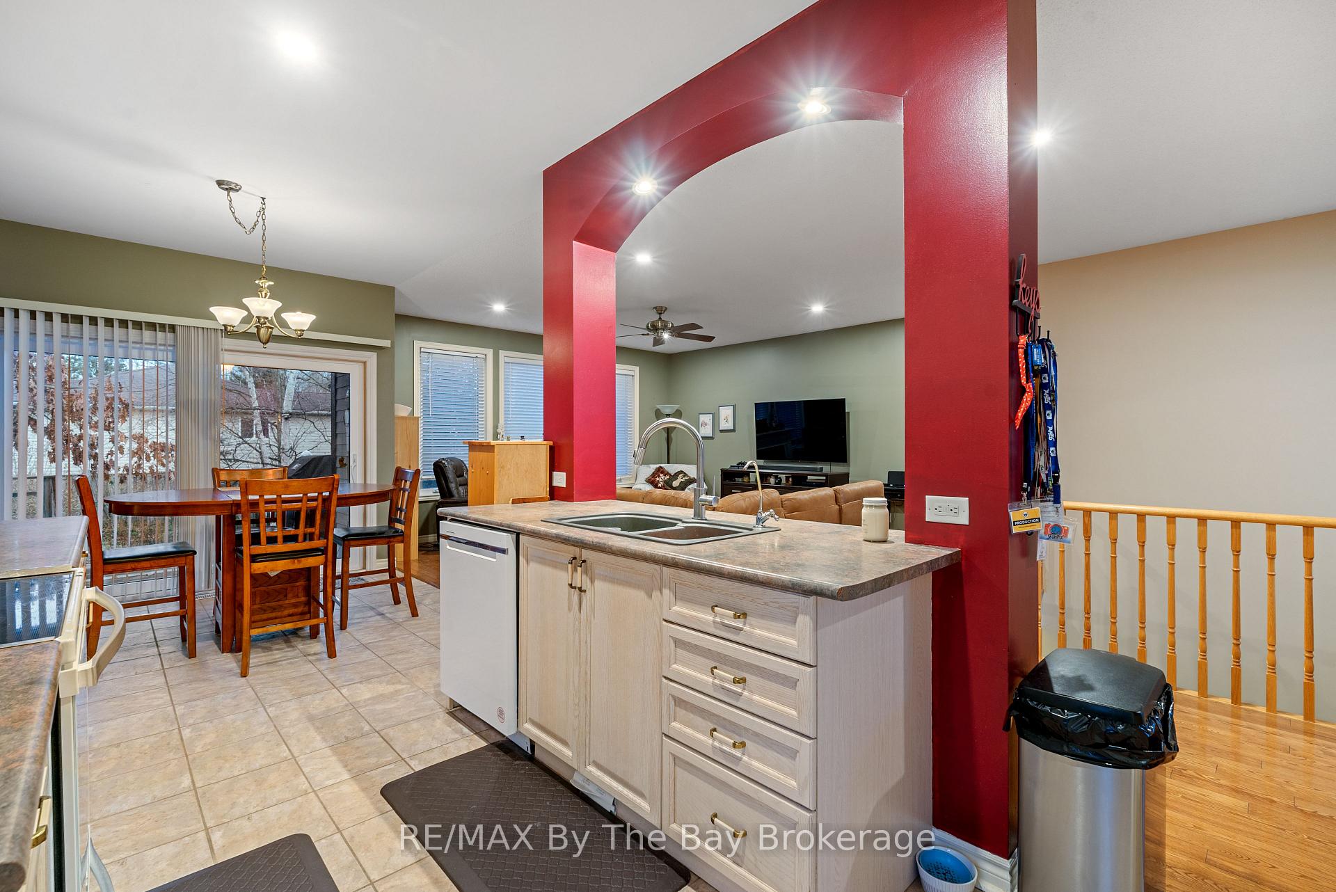 Photo 12 of 6 Deerrun Place, Wasaga Beach — HOMEH