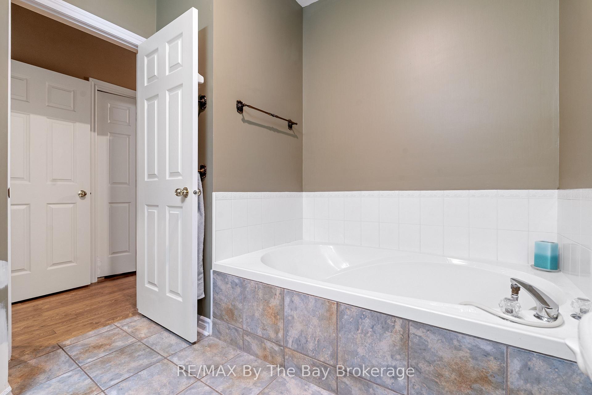Photo 22 of 6 Deerrun Place, Wasaga Beach — HOMEH