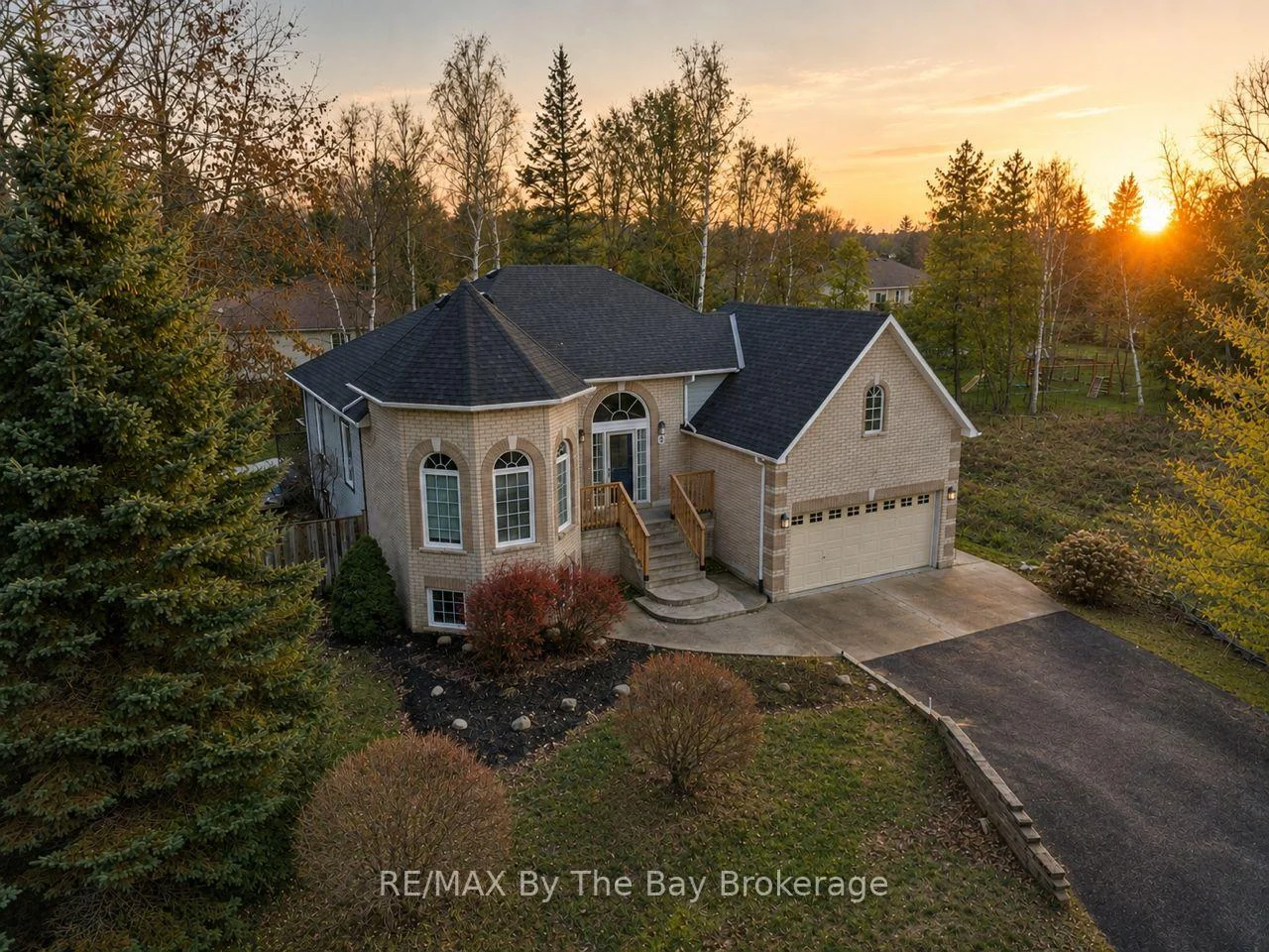 Photo 1 of 6 Deerrun Place, Wasaga Beach — HOMEH