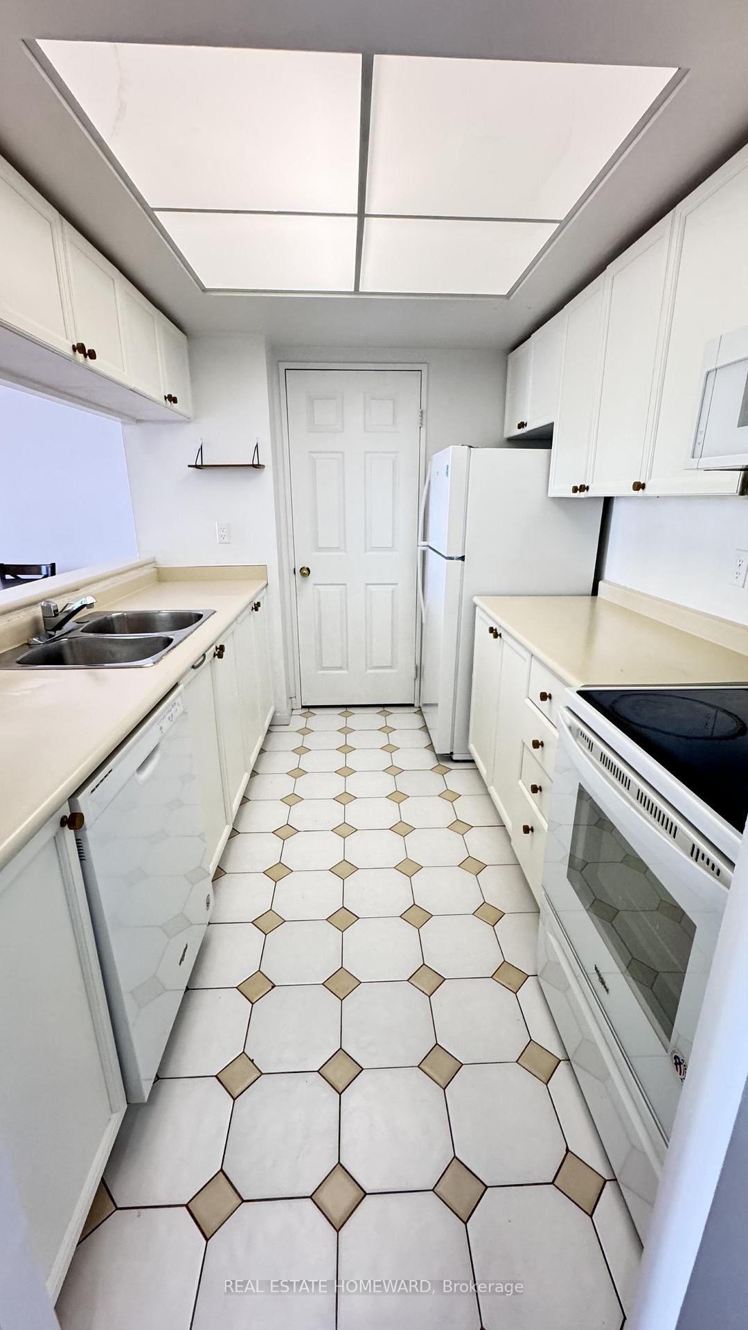 Photo 19 of Unit 2012, 101 Subway Crescent, Etobicoke, Islington-City Centre West — HOMEH