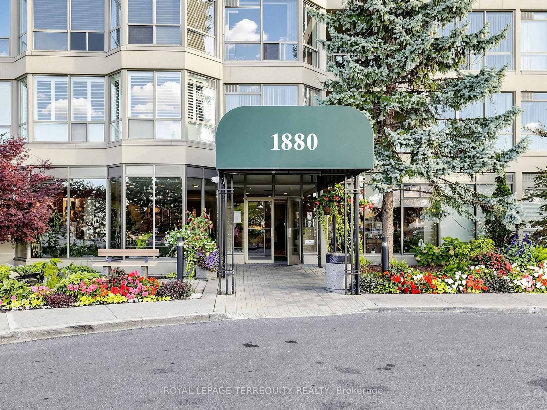 Photo 2 of Unit 1218, 1880 Valley Farm Road, Pickering, Town Centre — HOMEH