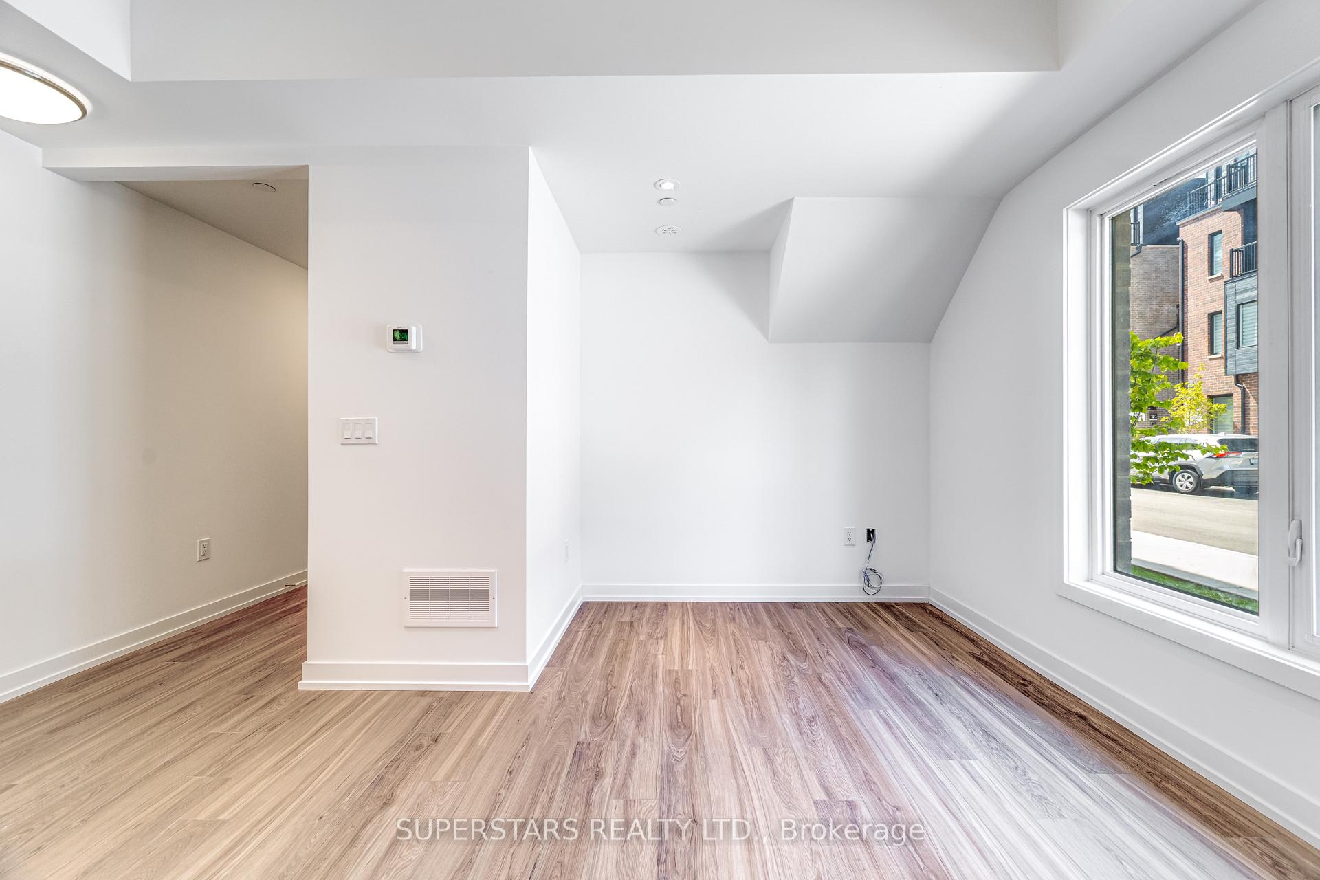 Photo 9 of 31 Calamint Lane, Scarborough, L'Amoreaux — HOMEH