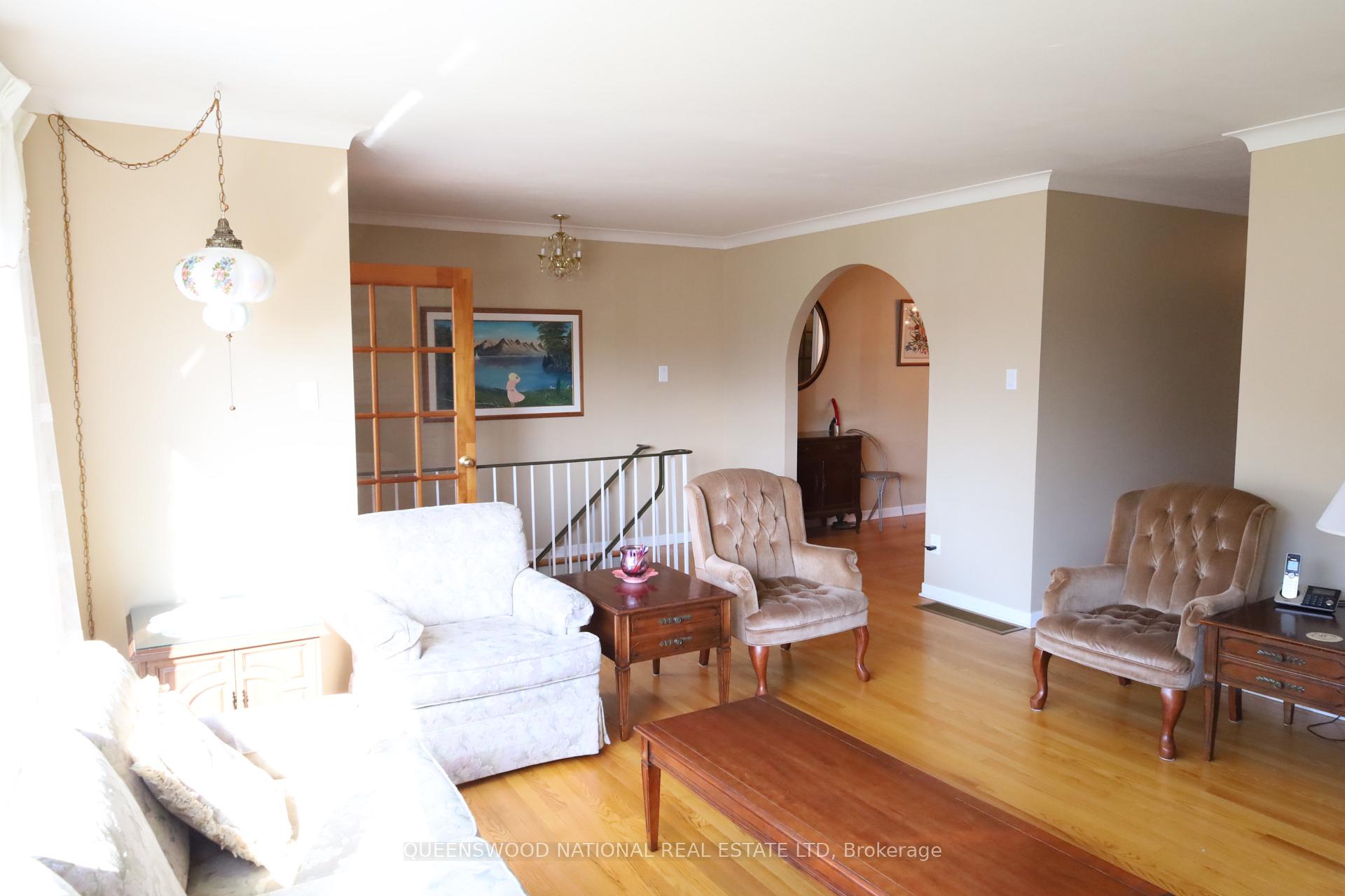 Photo 4 of 1261 Brookline Avenue, Ottawa, Ellwood — HOMEH