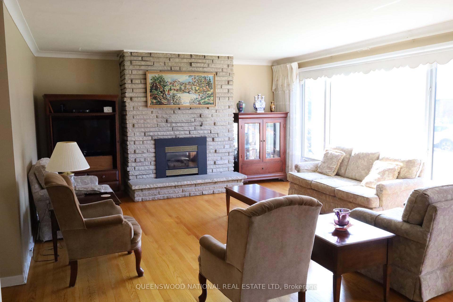Photo 5 of 1261 Brookline Avenue, Ottawa, Ellwood — HOMEH