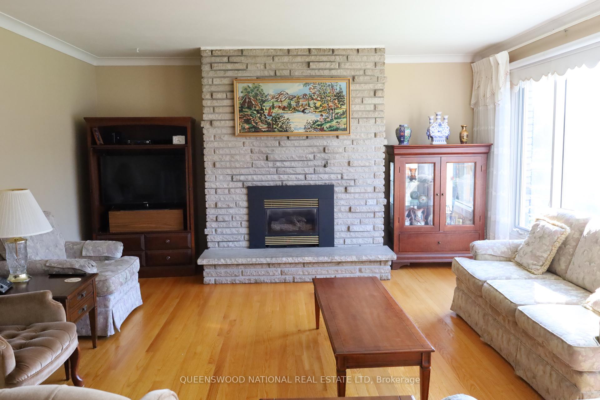 Photo 6 of 1261 Brookline Avenue, Ottawa, Ellwood — HOMEH