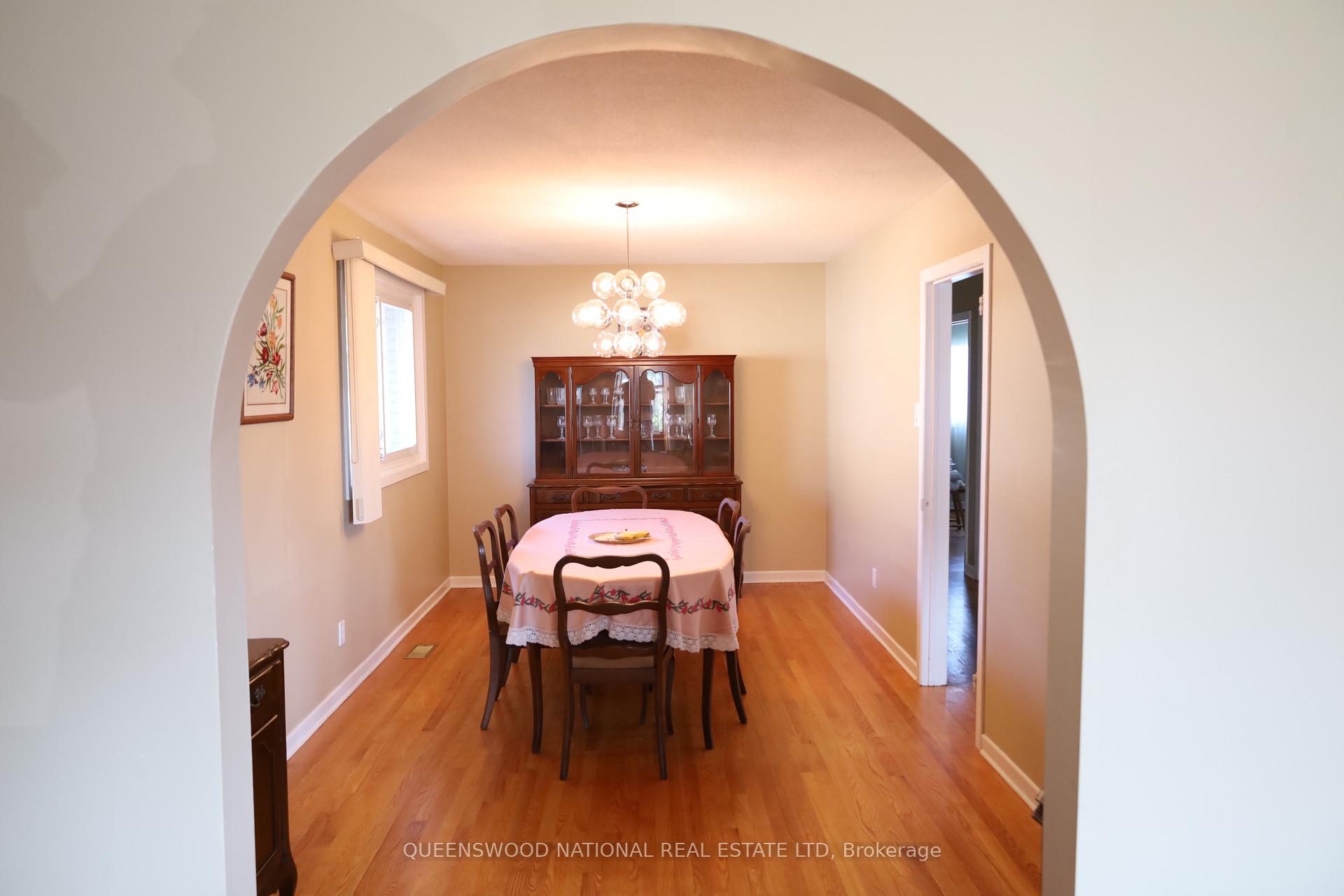 Photo 7 of 1261 Brookline Avenue, Ottawa, Ellwood — HOMEH