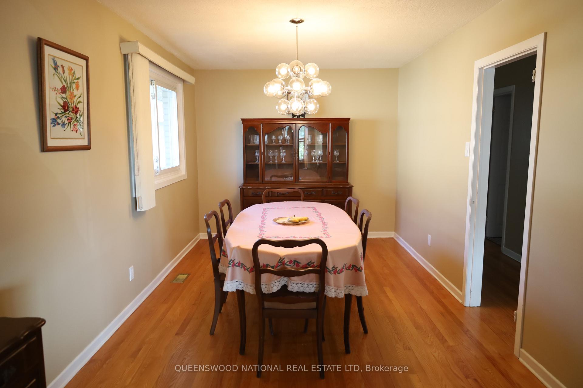 Photo 8 of 1261 Brookline Avenue, Ottawa, Ellwood — HOMEH