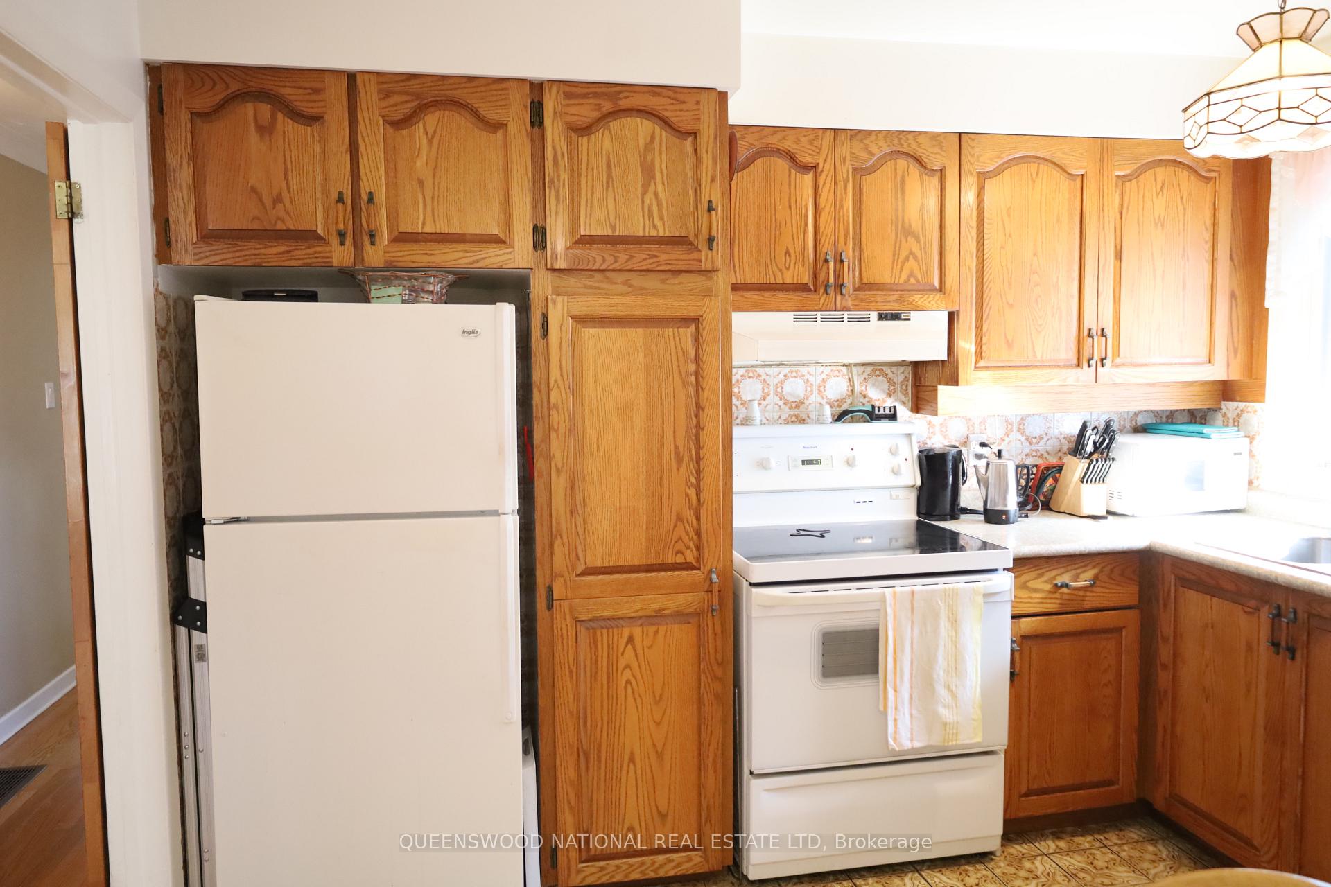 Photo 11 of 1261 Brookline Avenue, Ottawa, Ellwood — HOMEH