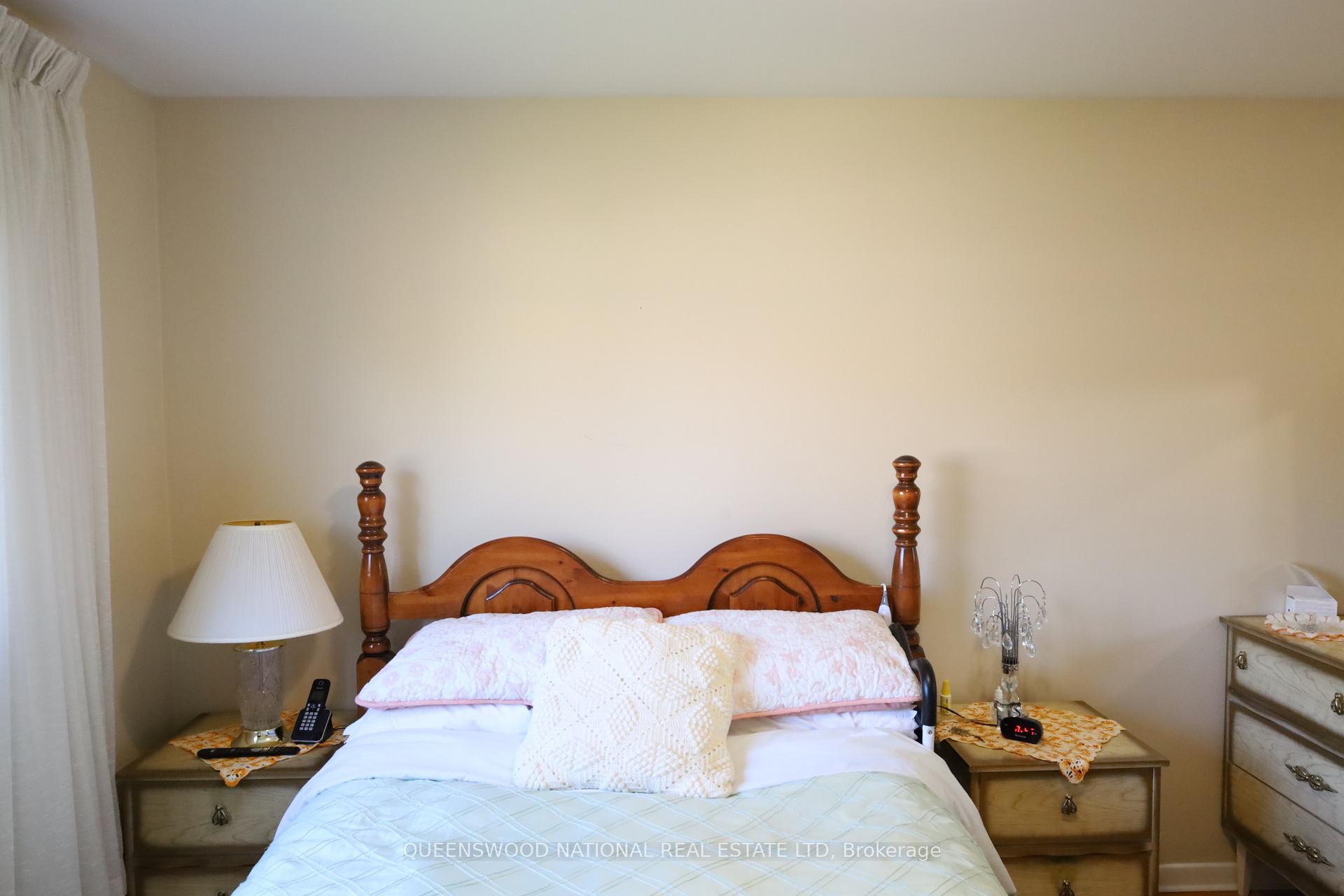 Photo 14 of 1261 Brookline Avenue, Ottawa, Ellwood — HOMEH