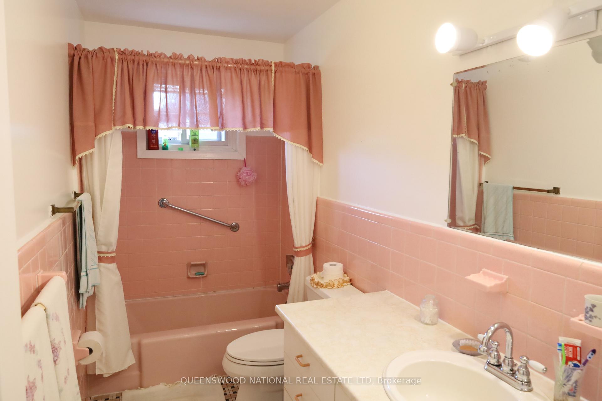 Photo 17 of 1261 Brookline Avenue, Ottawa, Ellwood — HOMEH