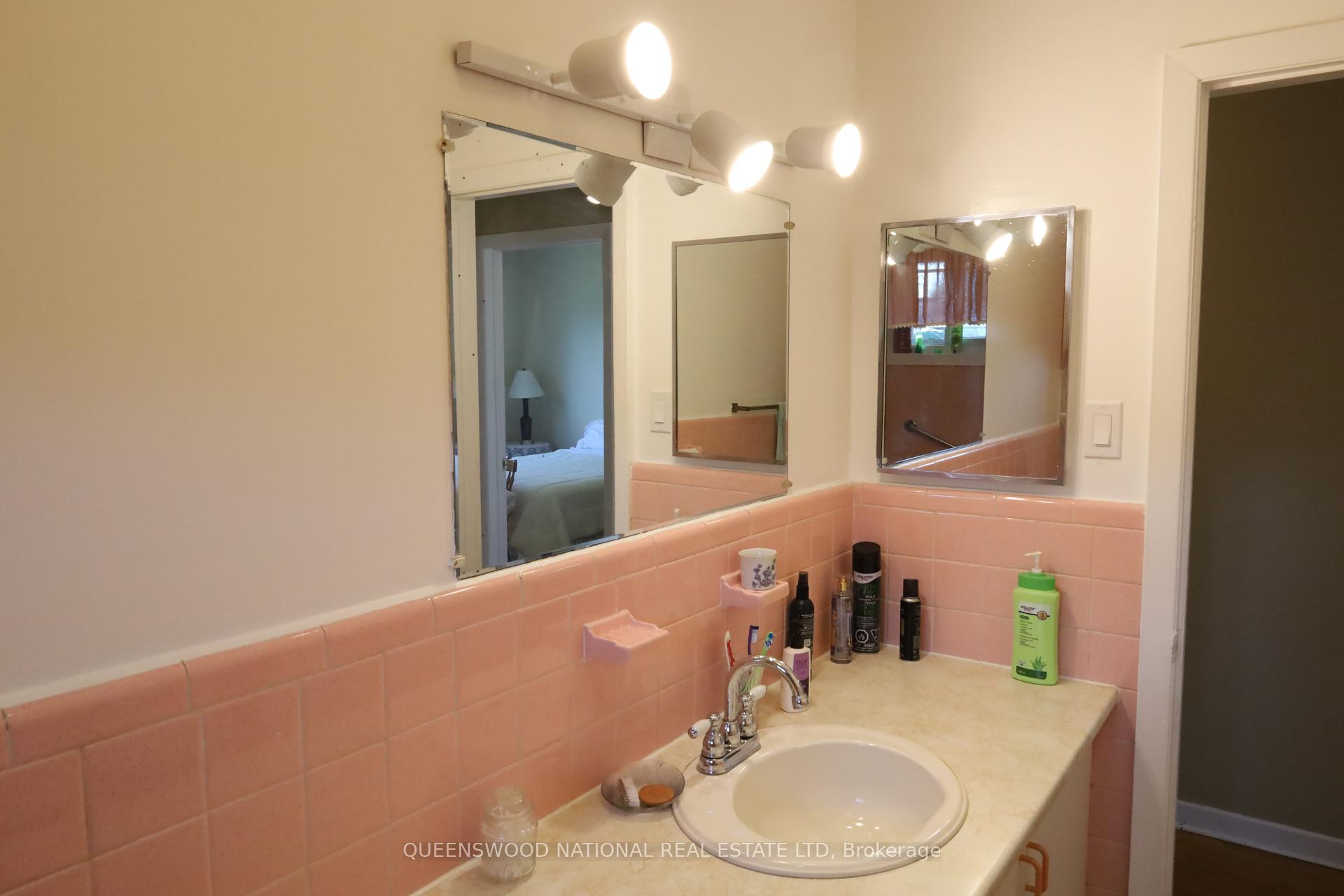 Photo 18 of 1261 Brookline Avenue, Ottawa, Ellwood — HOMEH