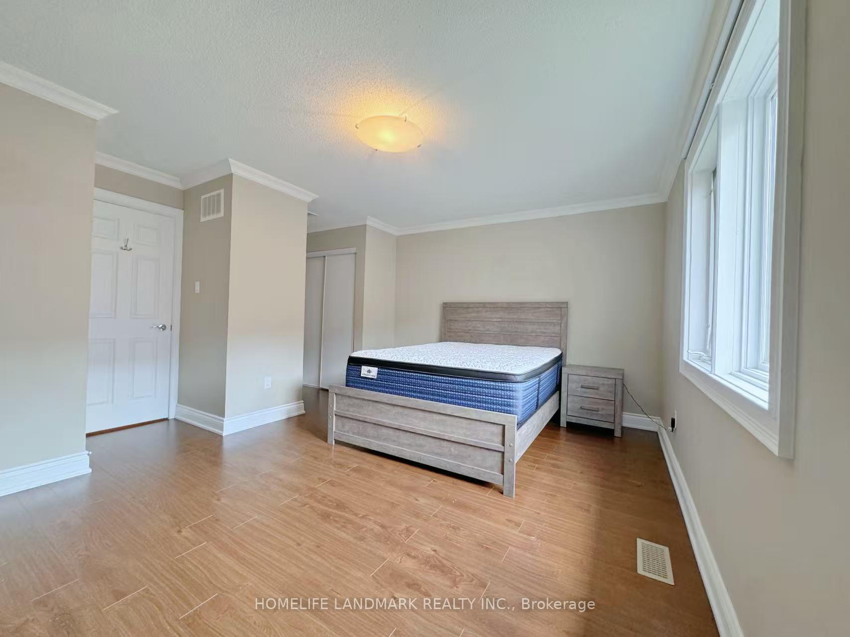 Photo 17 of 54 Bluewater Court, Etobicoke, Mimico — HOMEH