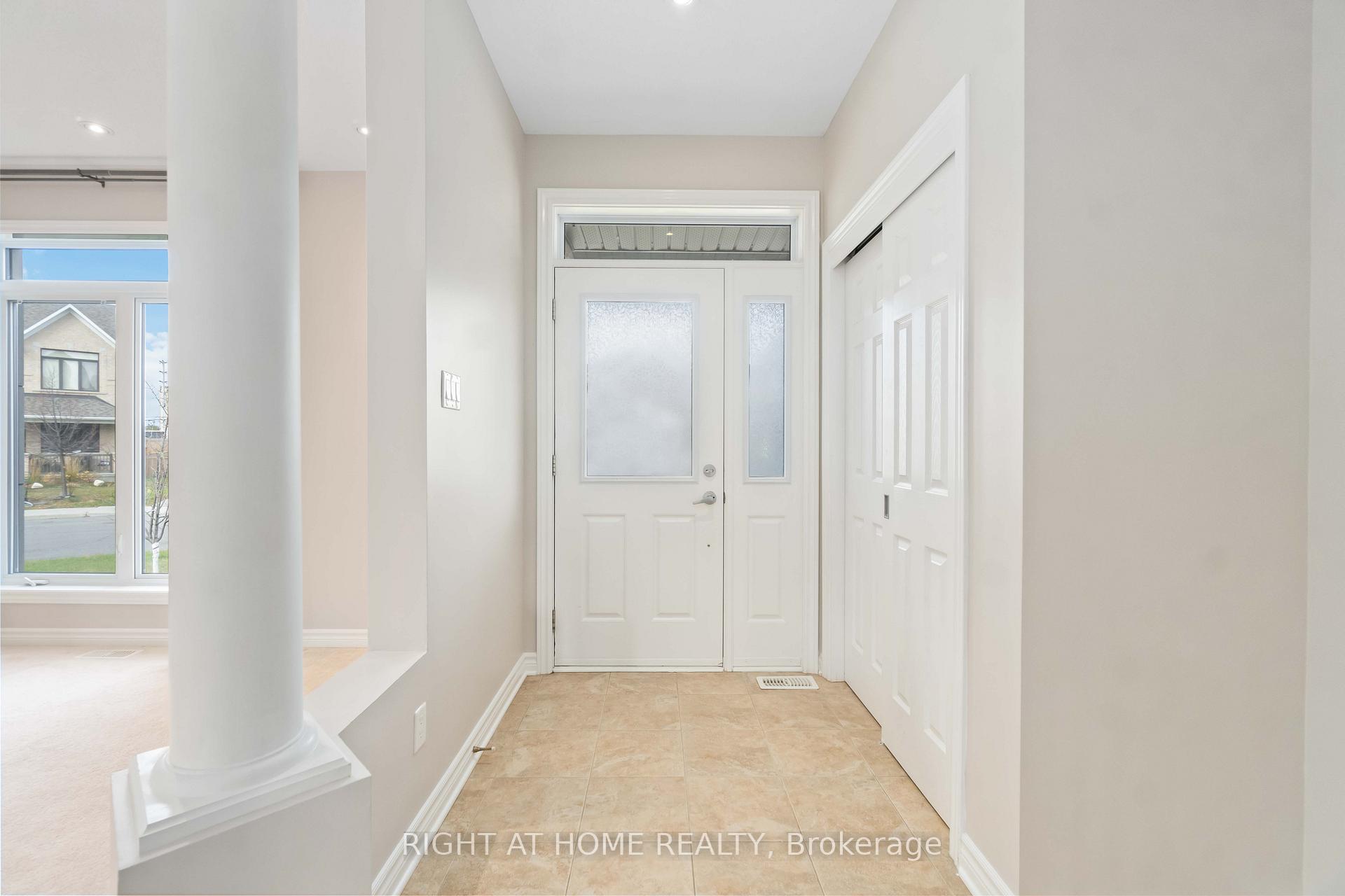 Photo 3 of 135 Piazza Circle, Ottawa, Barrhaven - Strandherd — HOMEH