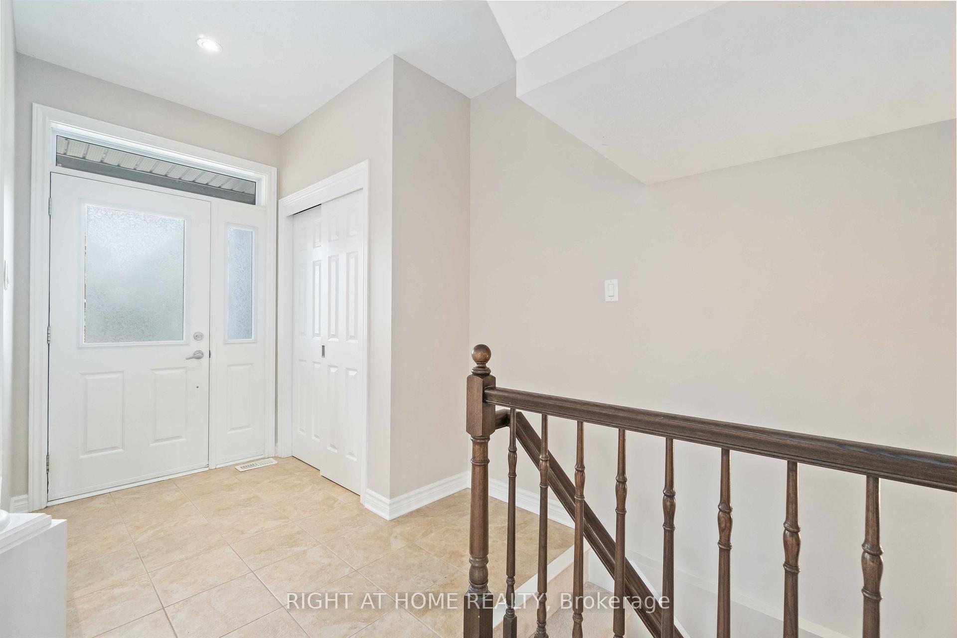 Photo 4 of 135 Piazza Circle, Ottawa, Barrhaven - Strandherd — HOMEH