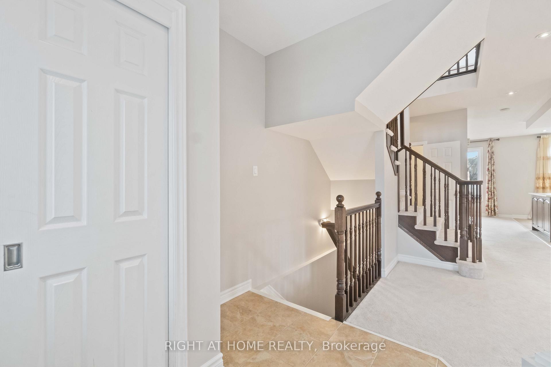 Photo 5 of 135 Piazza Circle, Ottawa, Barrhaven - Strandherd — HOMEH