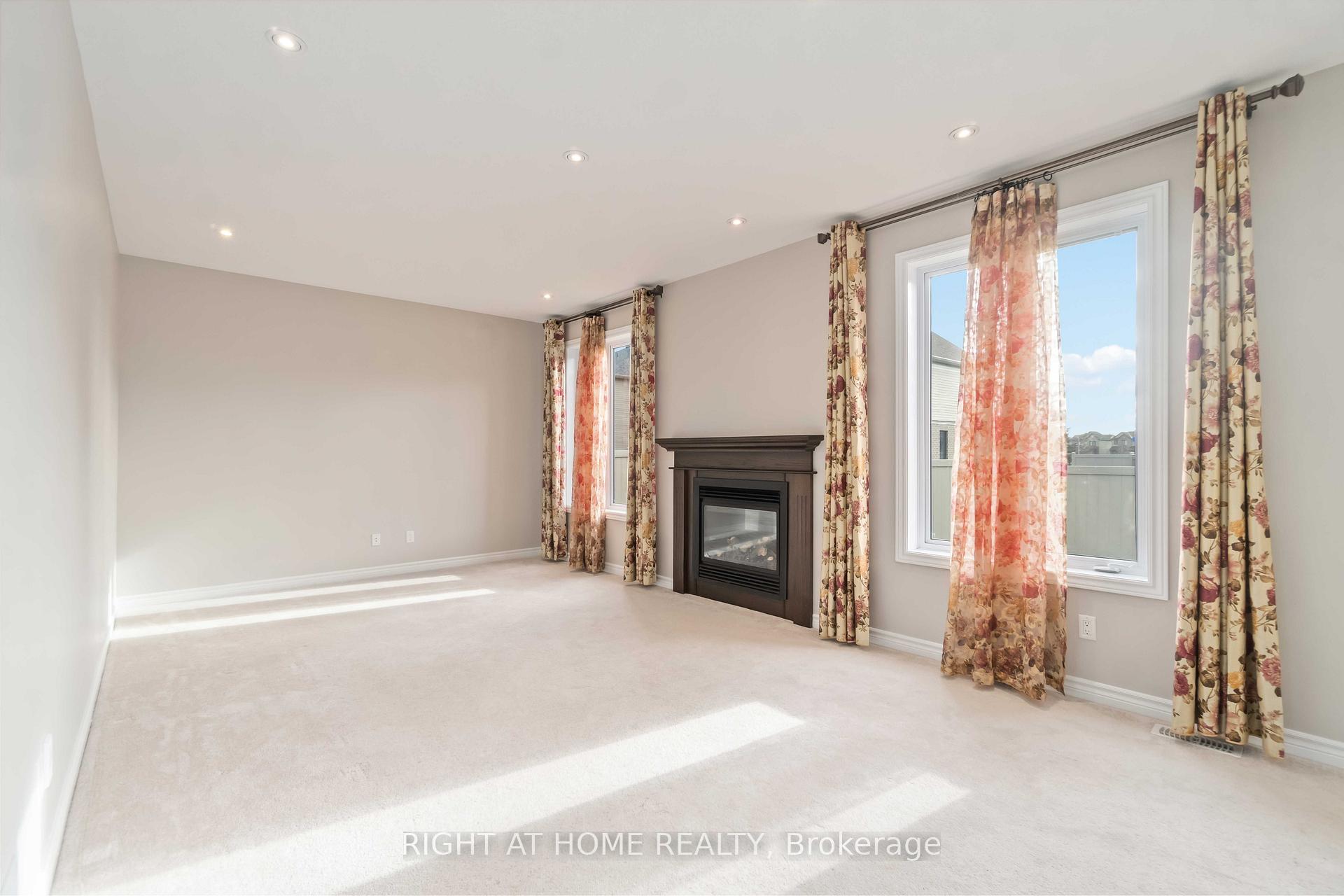 Photo 10 of 135 Piazza Circle, Ottawa, Barrhaven - Strandherd — HOMEH