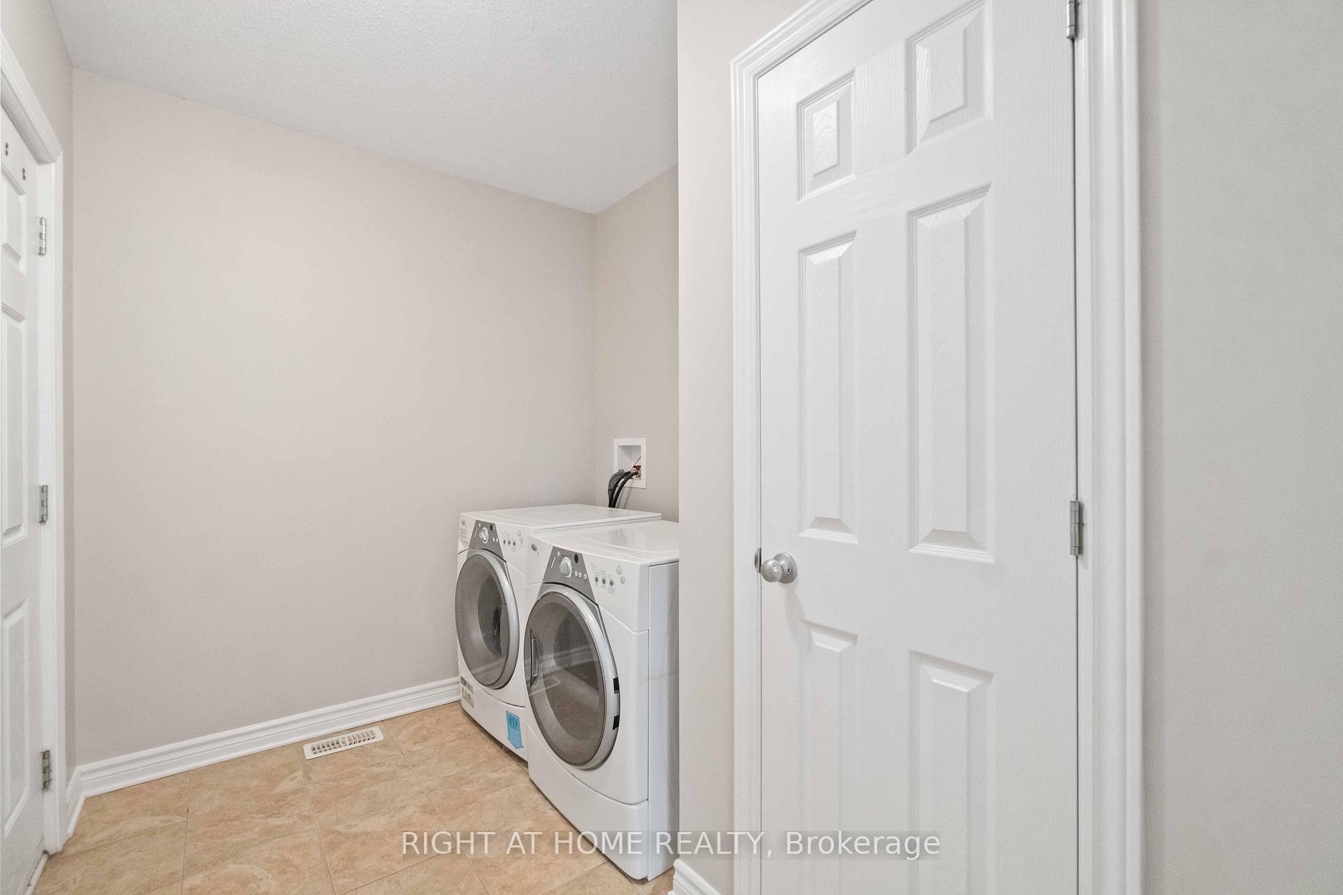 Photo 12 of 135 Piazza Circle, Ottawa, Barrhaven - Strandherd — HOMEH