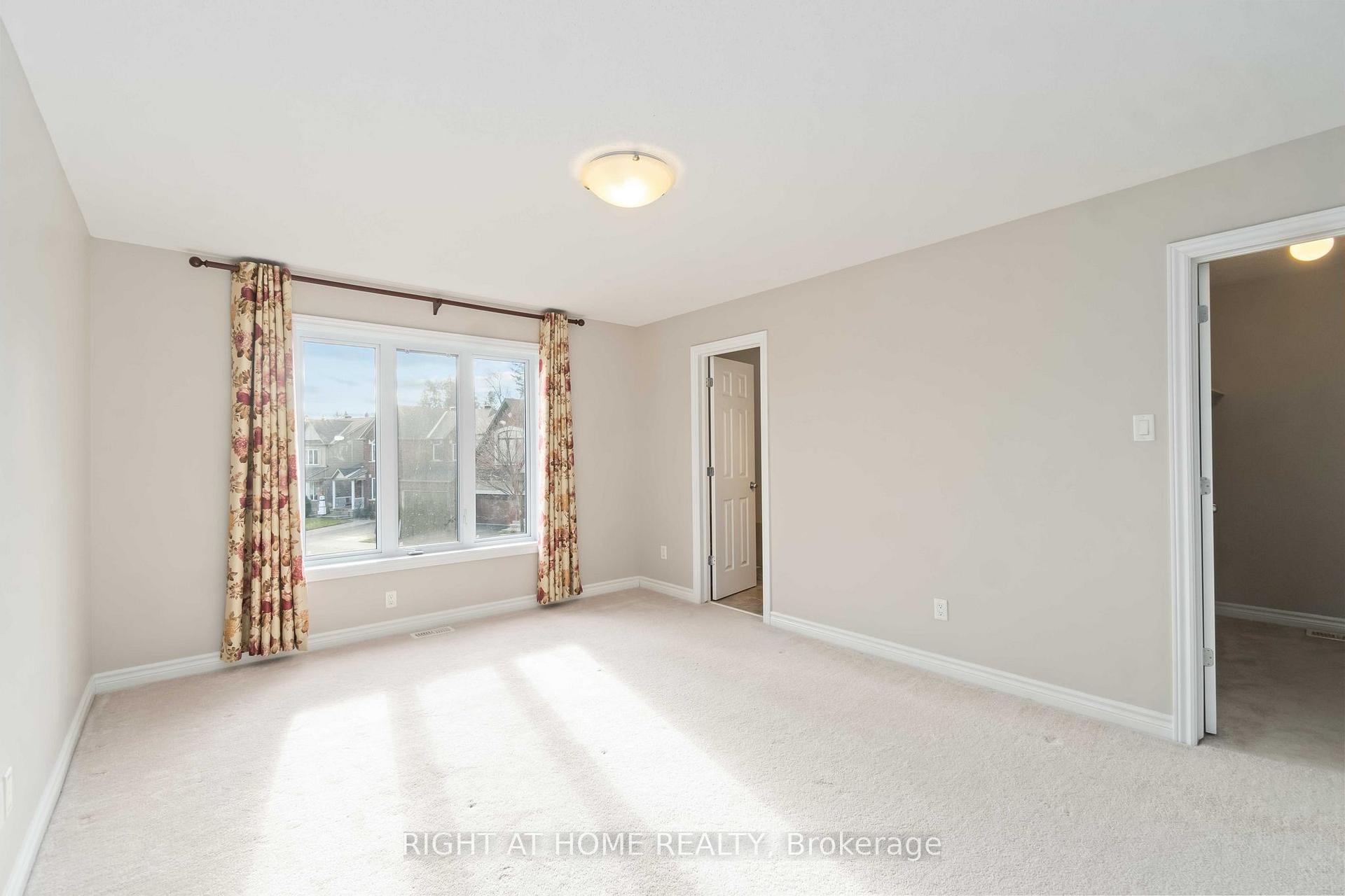 Photo 14 of 135 Piazza Circle, Ottawa, Barrhaven - Strandherd — HOMEH