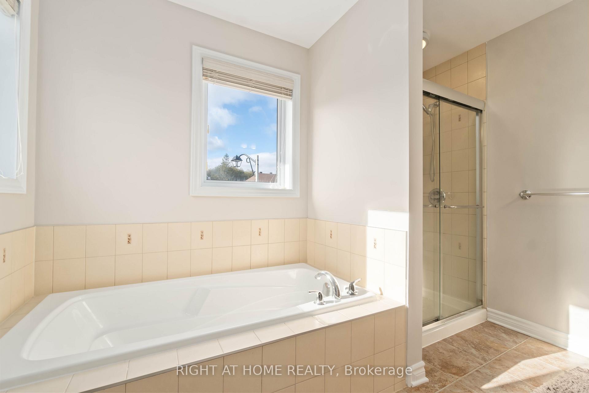 Photo 18 of 135 Piazza Circle, Ottawa, Barrhaven - Strandherd — HOMEH
