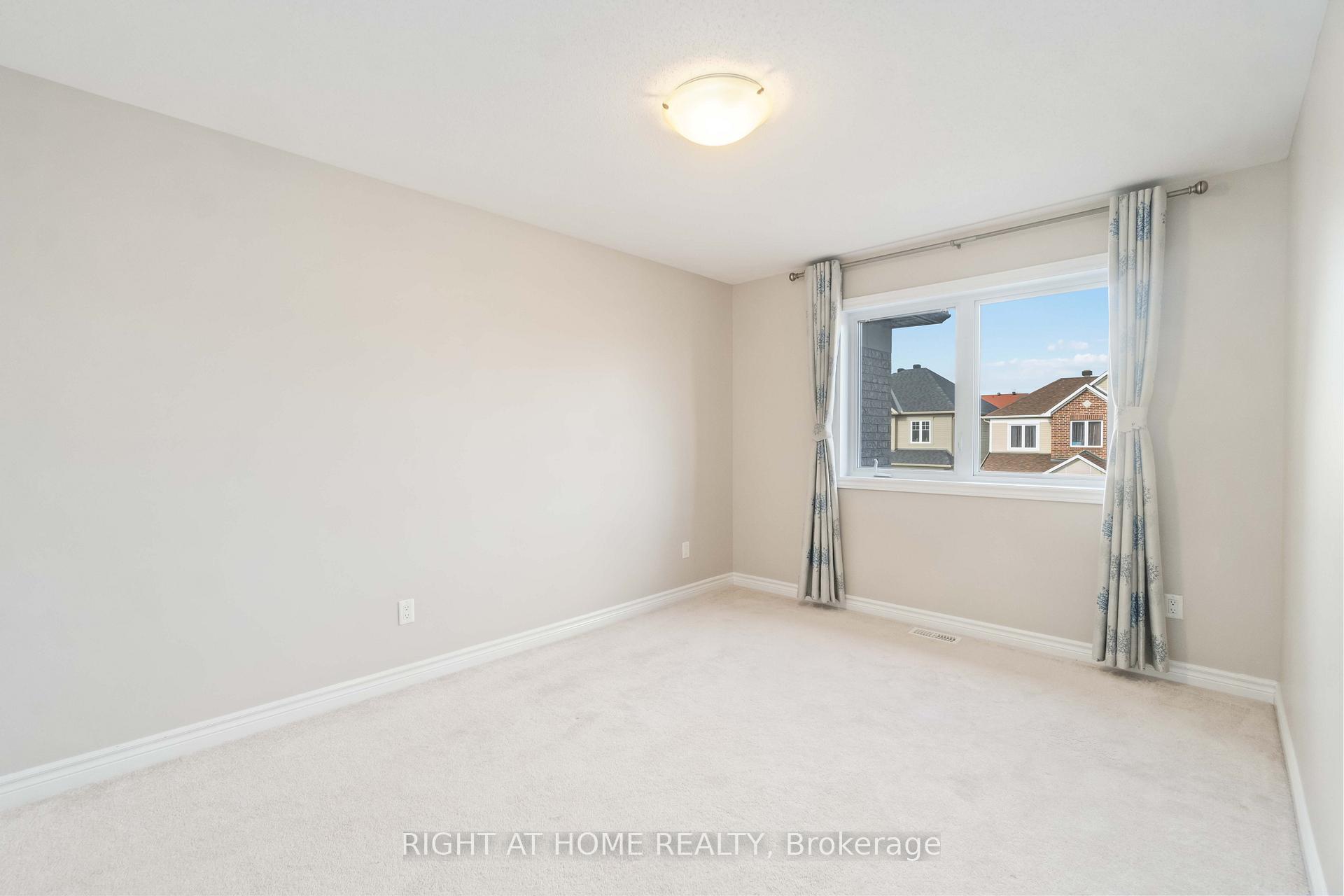 Photo 19 of 135 Piazza Circle, Ottawa, Barrhaven - Strandherd — HOMEH