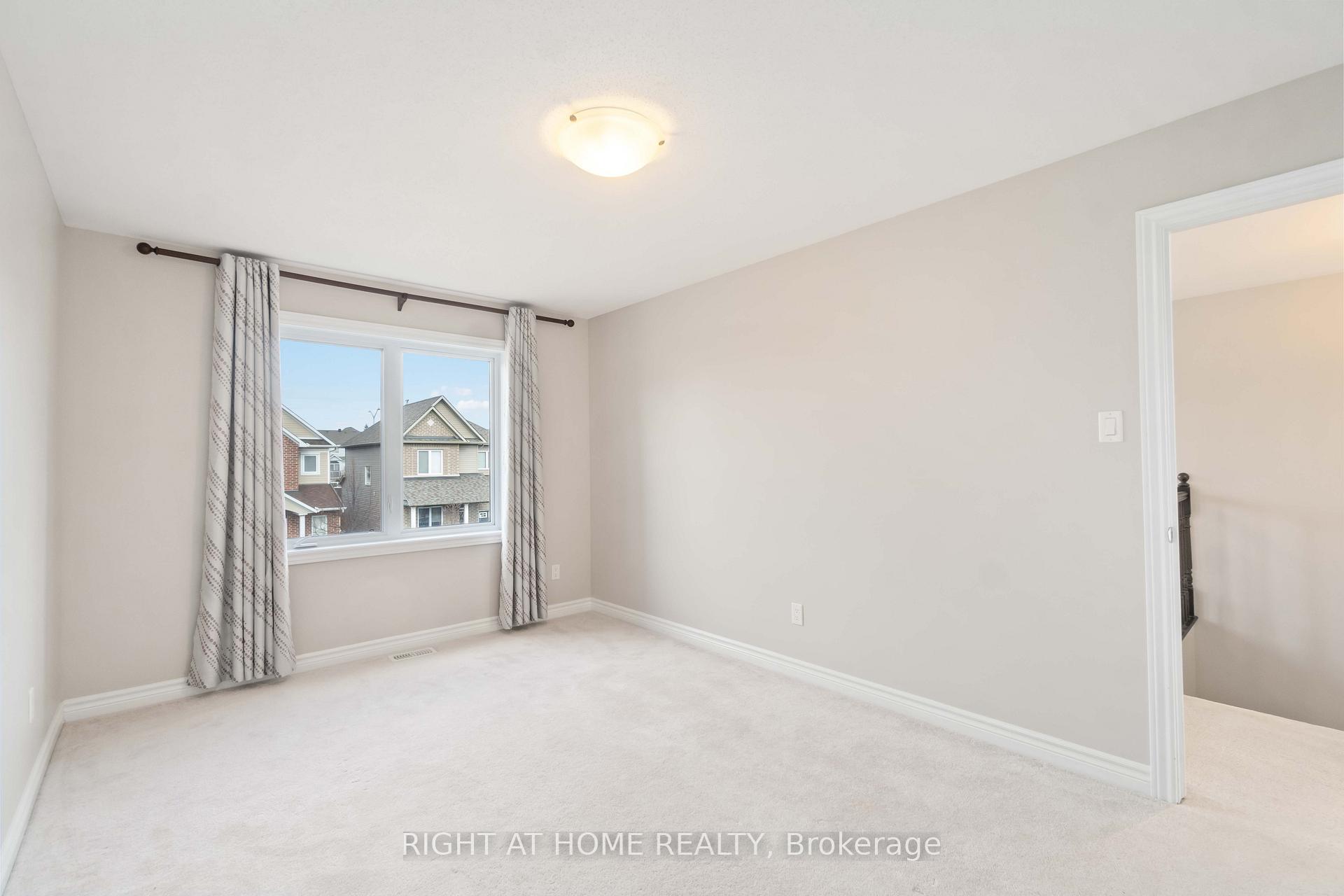 Photo 20 of 135 Piazza Circle, Ottawa, Barrhaven - Strandherd — HOMEH