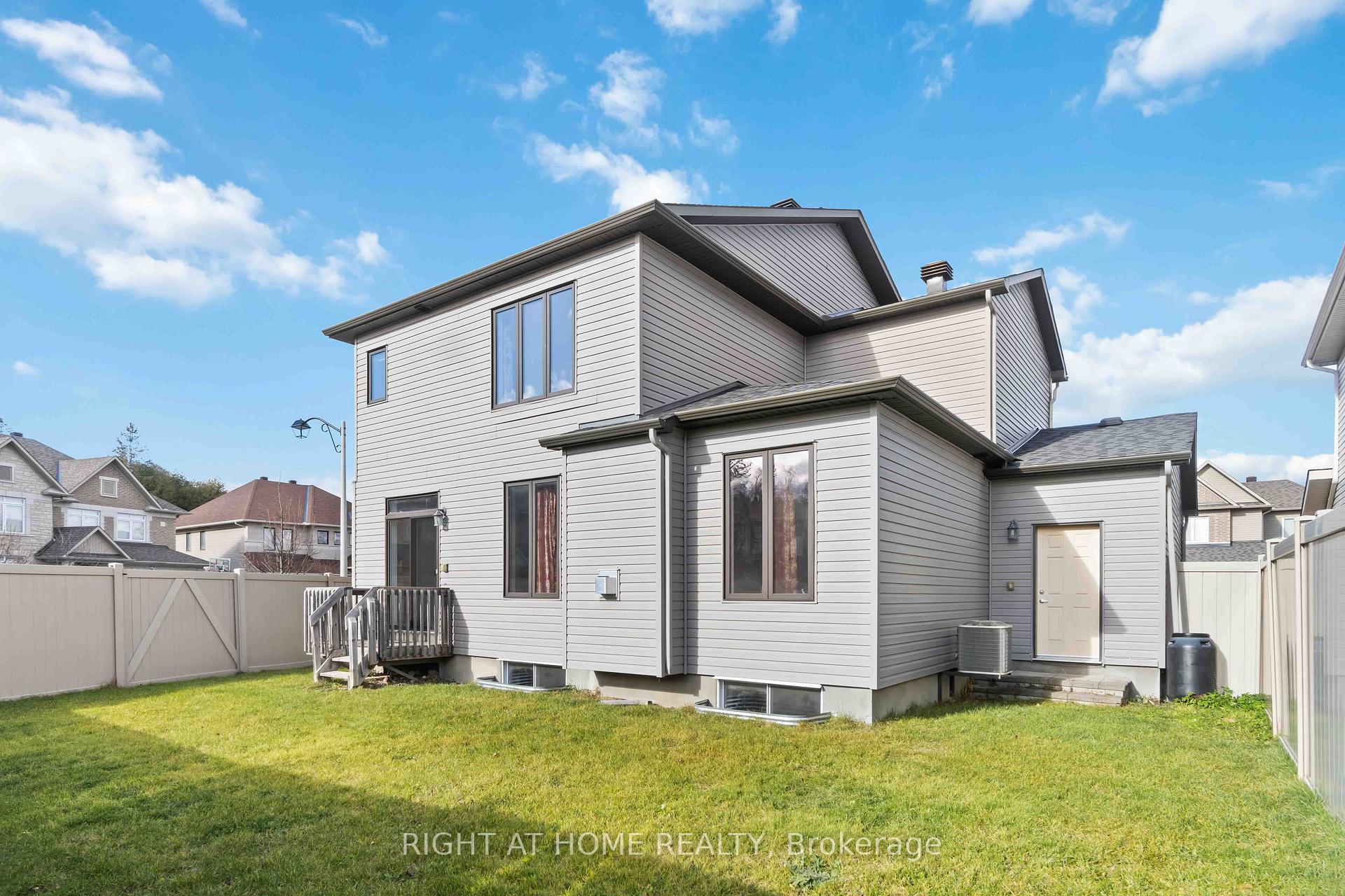 Photo 25 of 135 Piazza Circle, Ottawa, Barrhaven - Strandherd — HOMEH