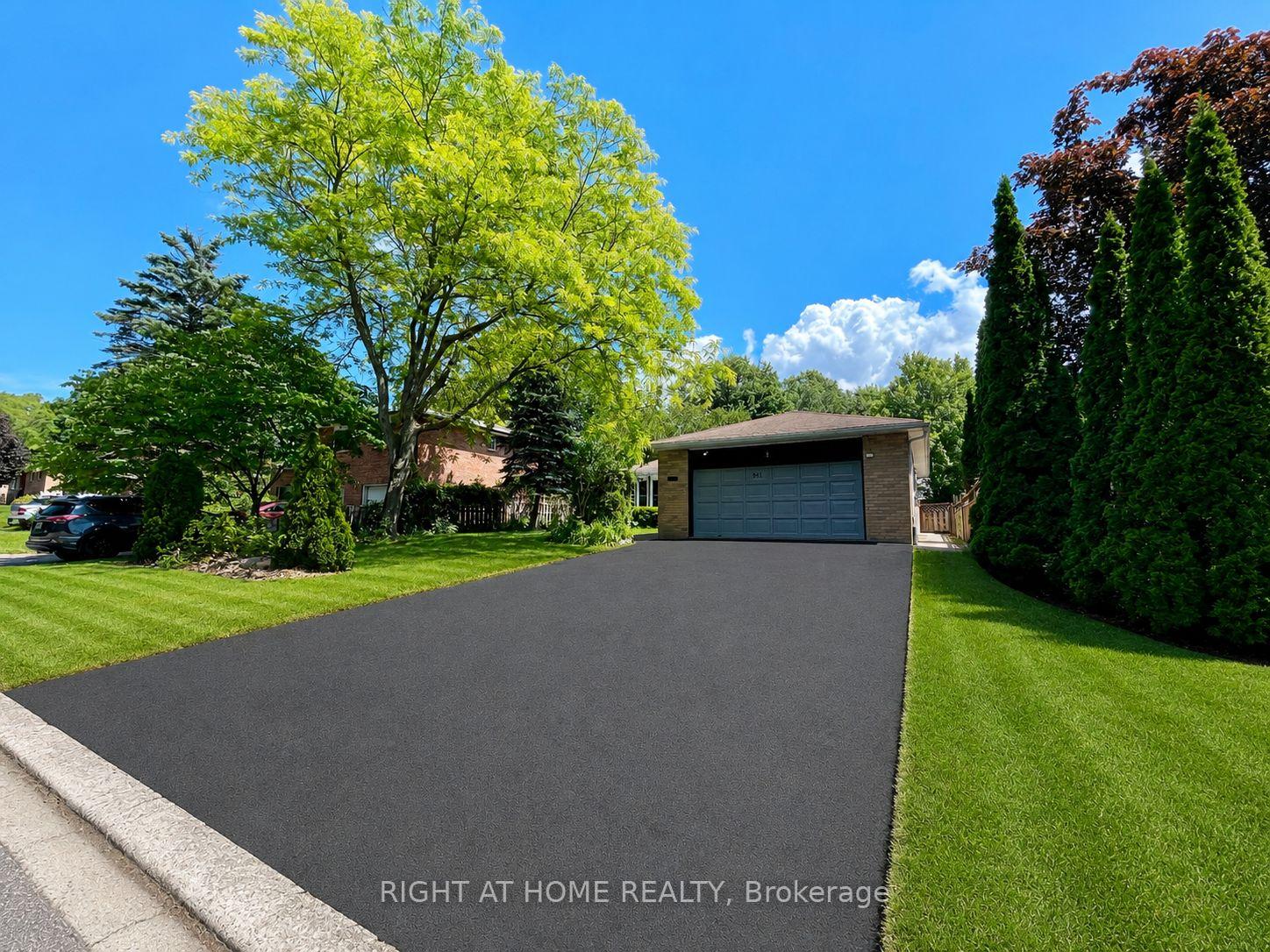 Photo 3 of 941 Victoria Street, Midland — HOMEH