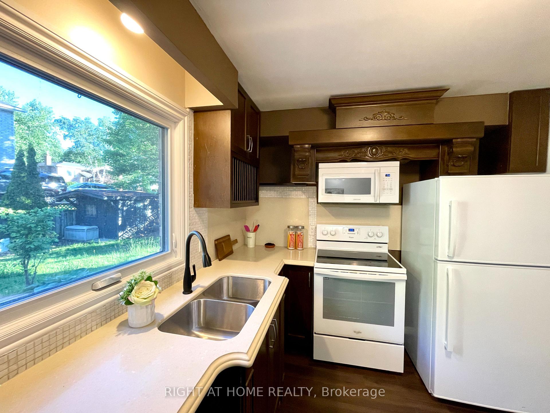 Photo 8 of 941 Victoria Street, Midland — HOMEH