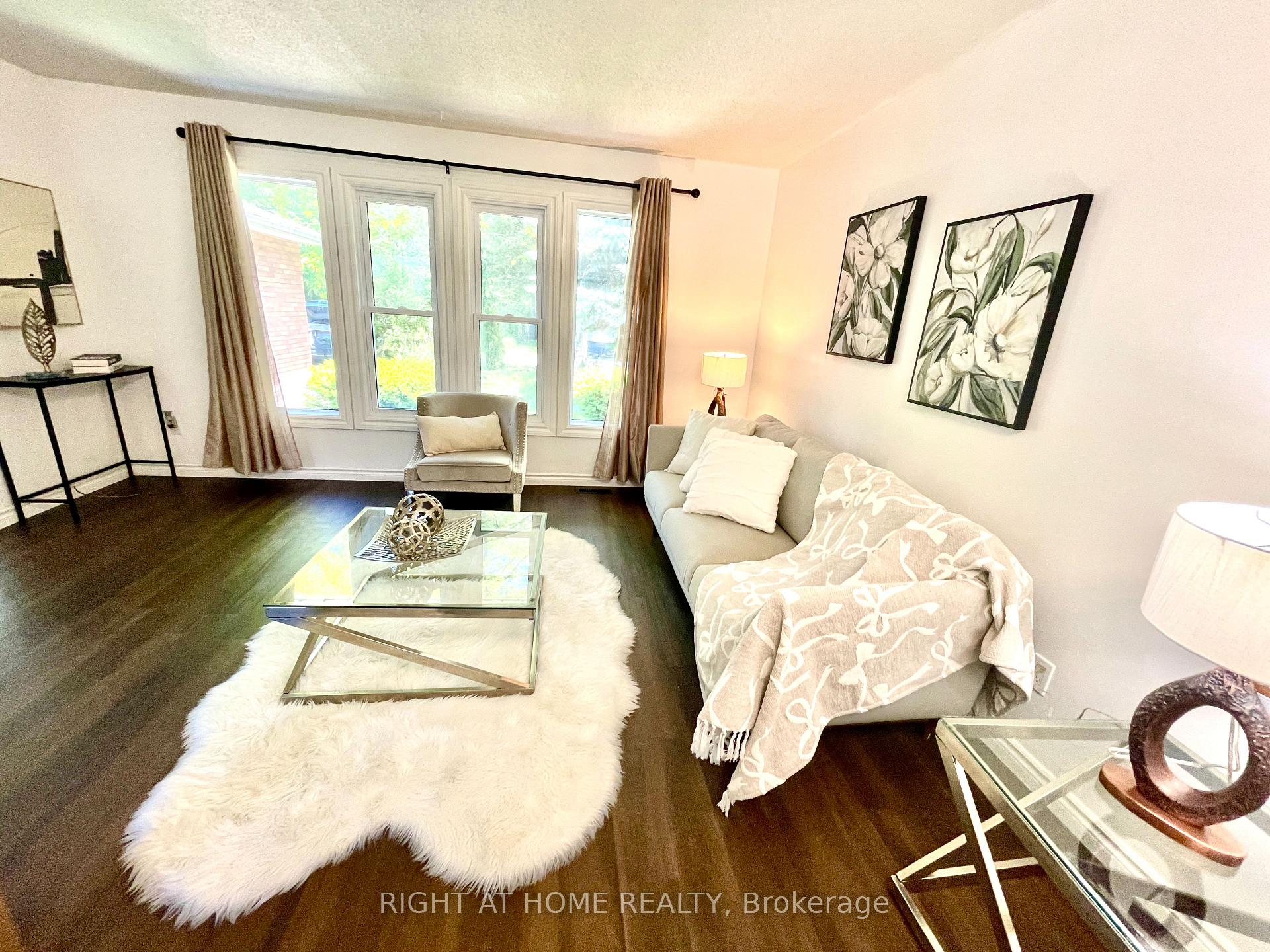 Photo 10 of 941 Victoria Street, Midland — HOMEH