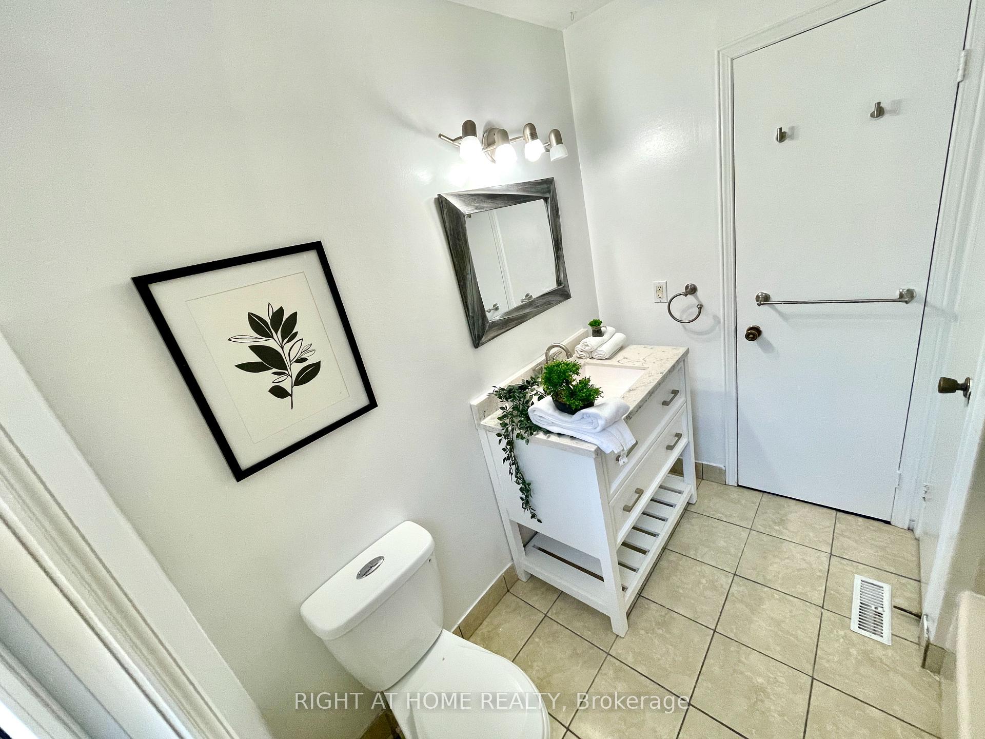 Photo 19 of 941 Victoria Street, Midland — HOMEH