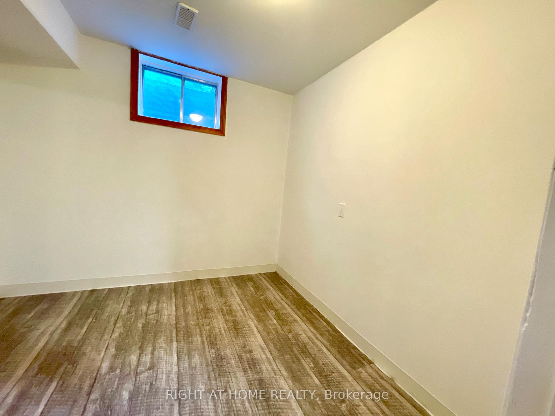 Photo 39 of 941 Victoria Street, Midland — HOMEH