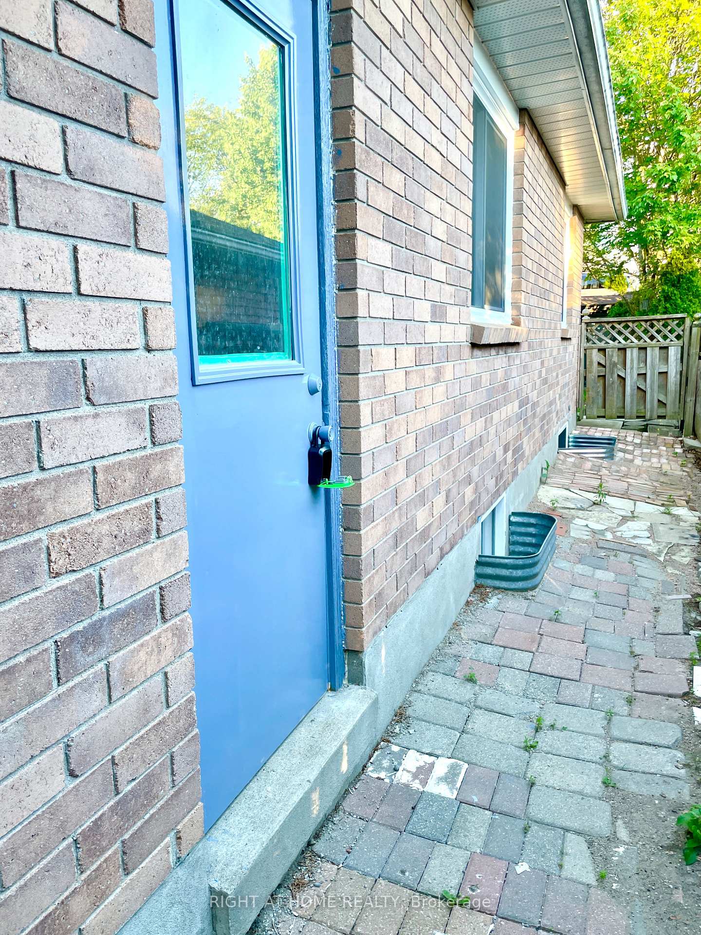 Photo 48 of 941 Victoria Street, Midland — HOMEH
