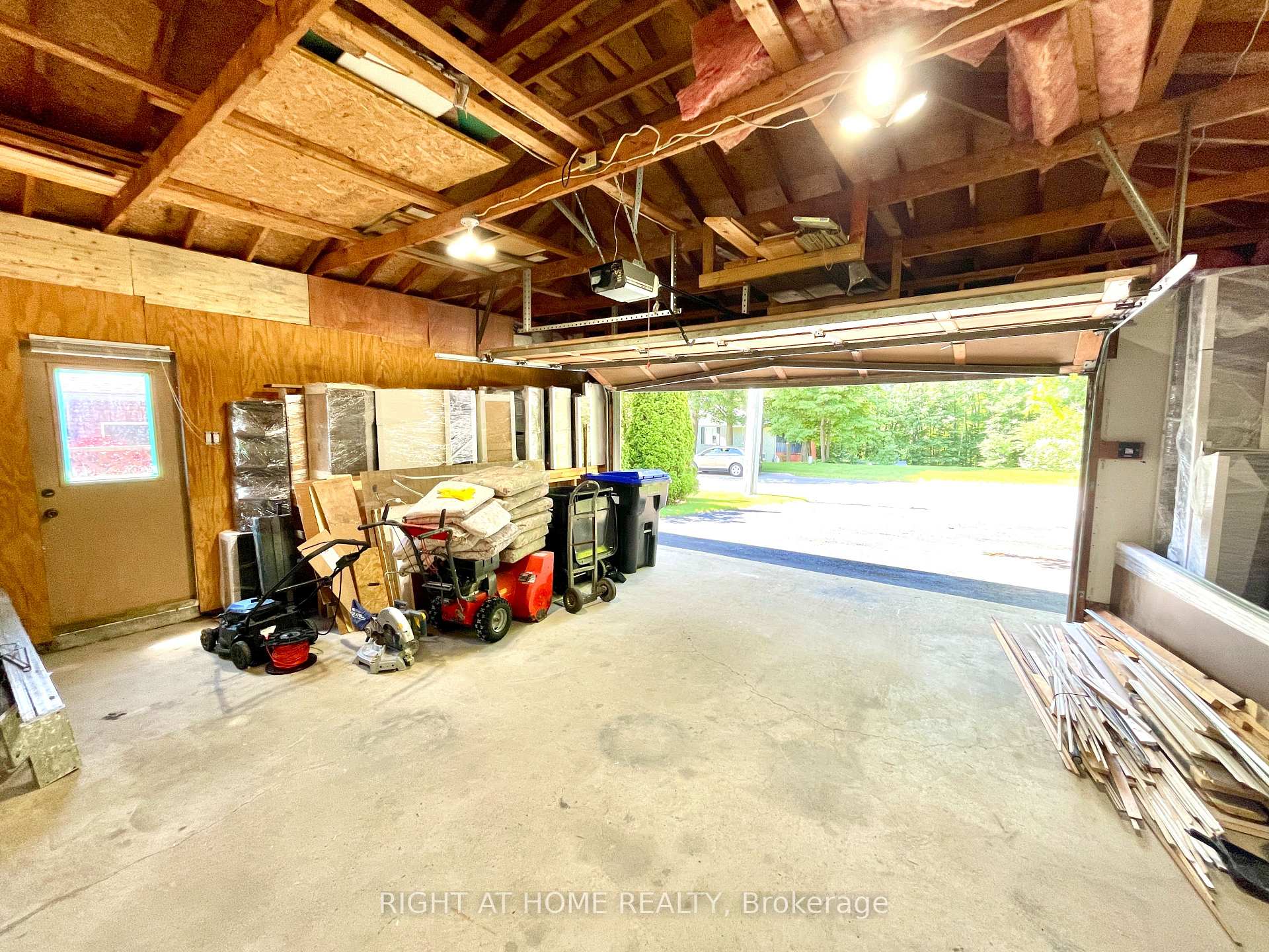 Photo 49 of 941 Victoria Street, Midland — HOMEH