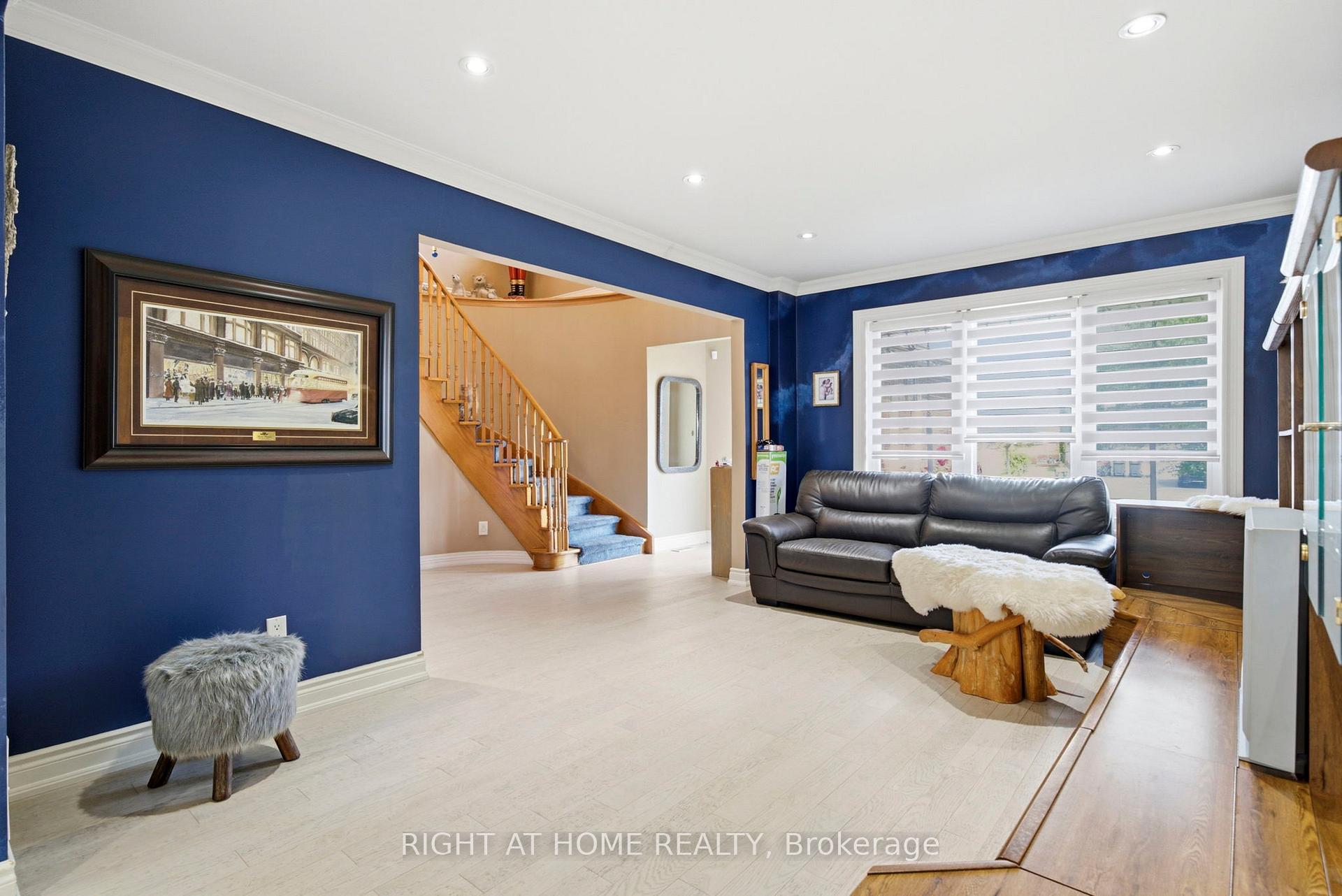Photo 6 of 7 Polygon Court, Brampton, Heart Lake West — HOMEH