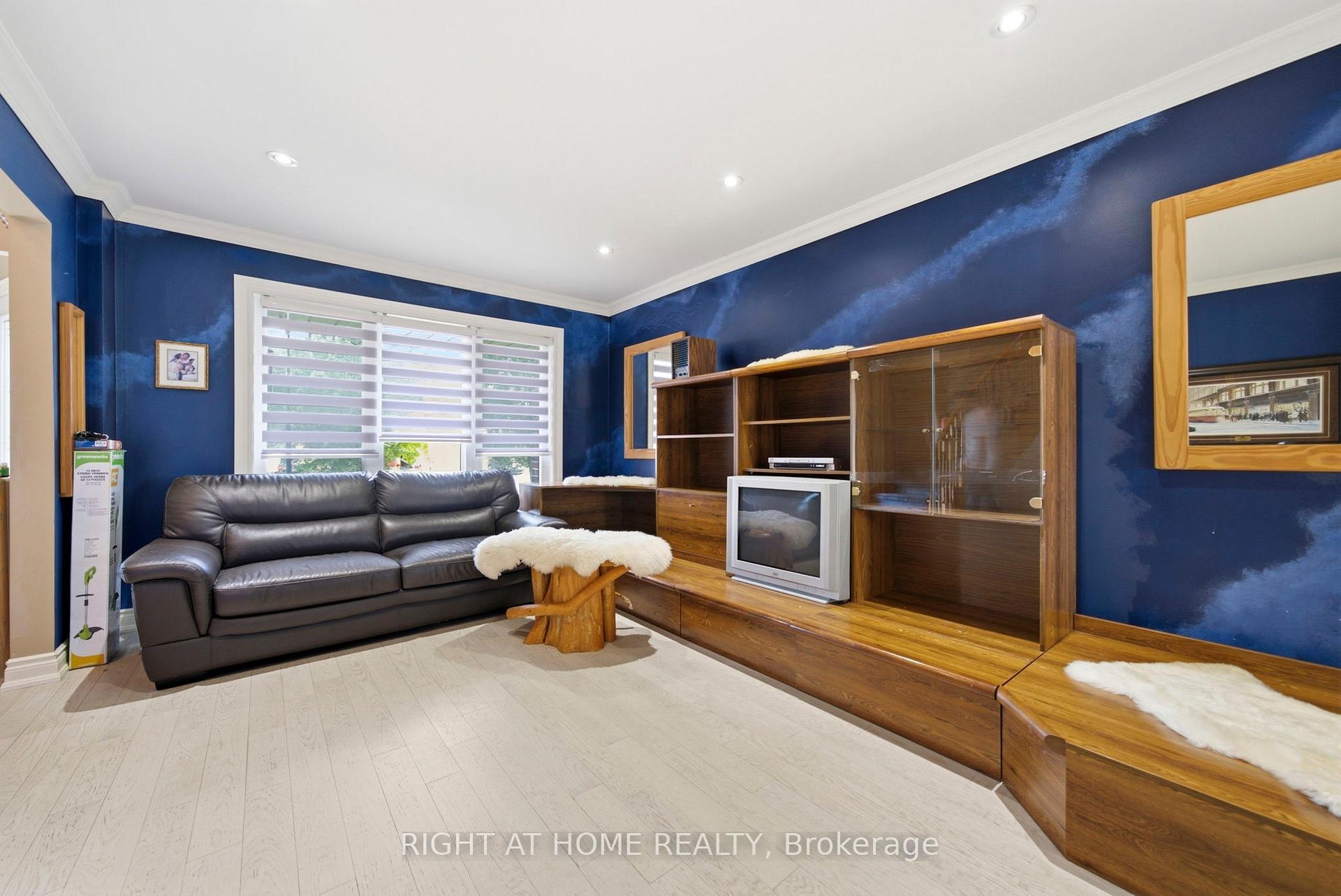 Photo 9 of 7 Polygon Court, Brampton, Heart Lake West — HOMEH