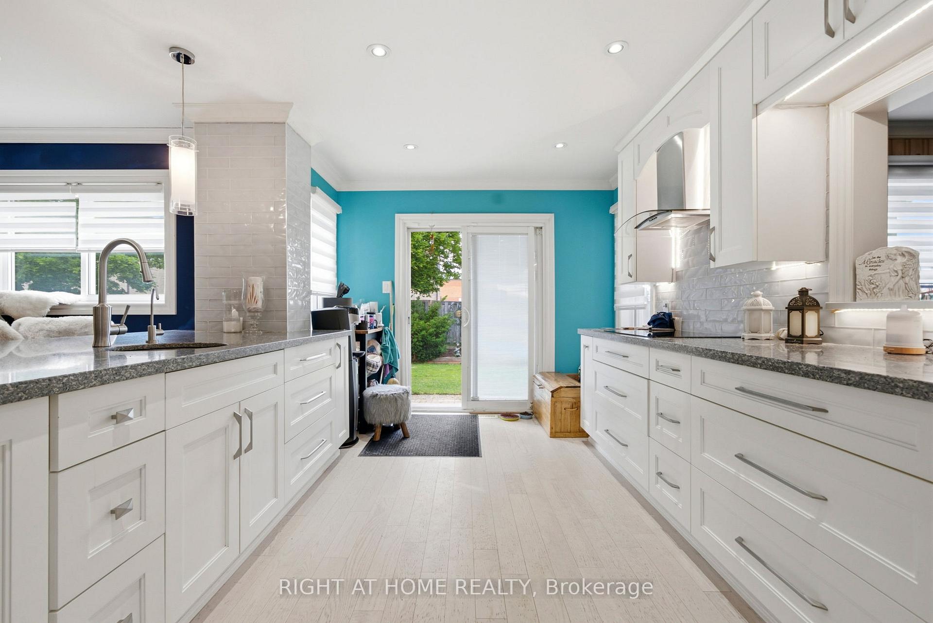 Photo 12 of 7 Polygon Court, Brampton, Heart Lake West — HOMEH